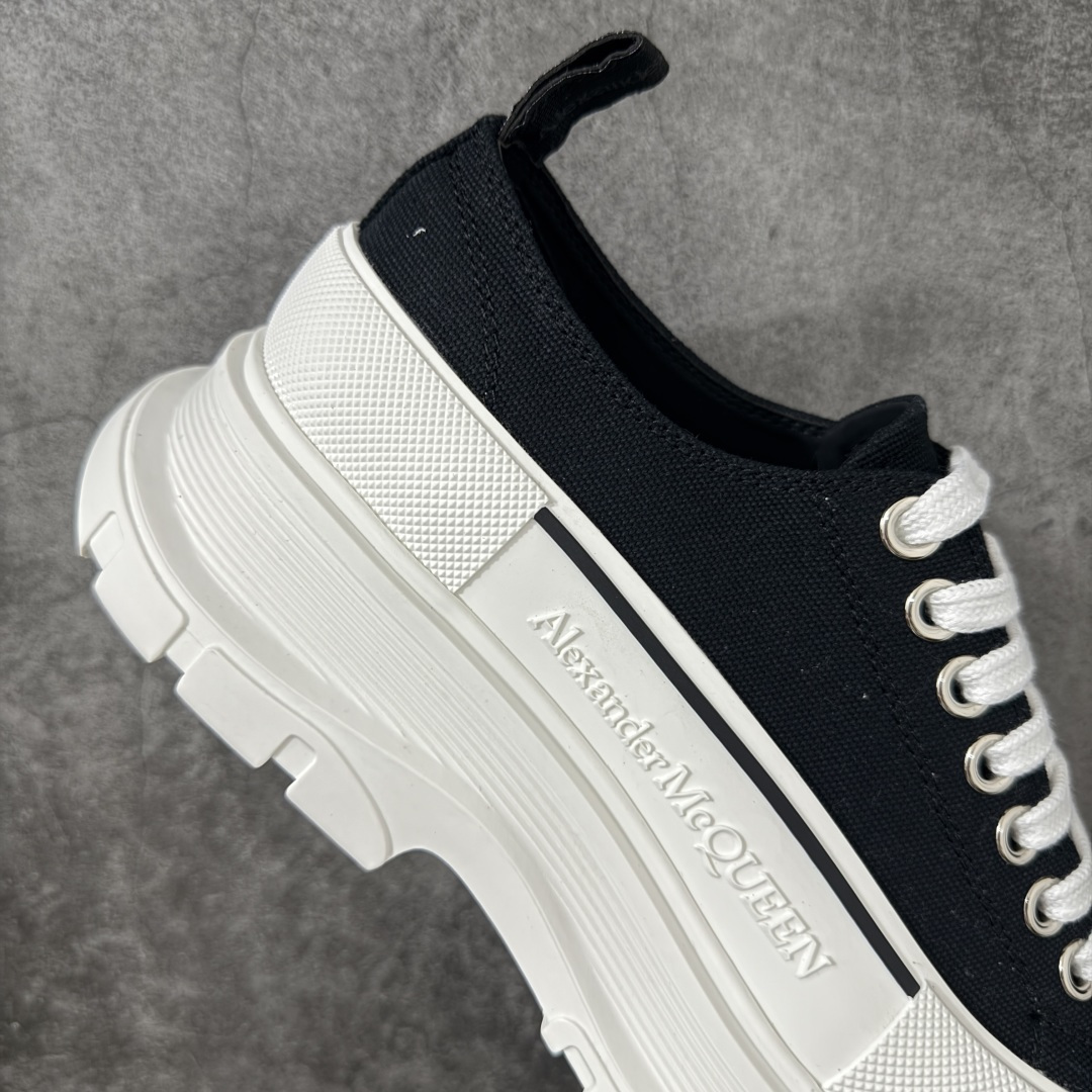 图片[7]-【HT纯原礼盒版】Alexander McQueen/亚历山大麦昆松糕鞋厚底增高小白鞋 帆布鞋 麦昆二代黑白色 全市场配色最齐(100+配色) 性价比最高 同价位品质无敌 进口丝绸亚光原版正品 水染羊皮内里 羊皮垫脚 回弹度到位 耐磨又舒适 鞋底厚4.5cm 全套原版包装 配件齐全 官方一致 凹凸定制正品原盒包装 右脚鞋舌嵌入防伪芯片装置 外盒鞋标官方二维码扫码+防伪芯片 尺码：35-45-选品中心