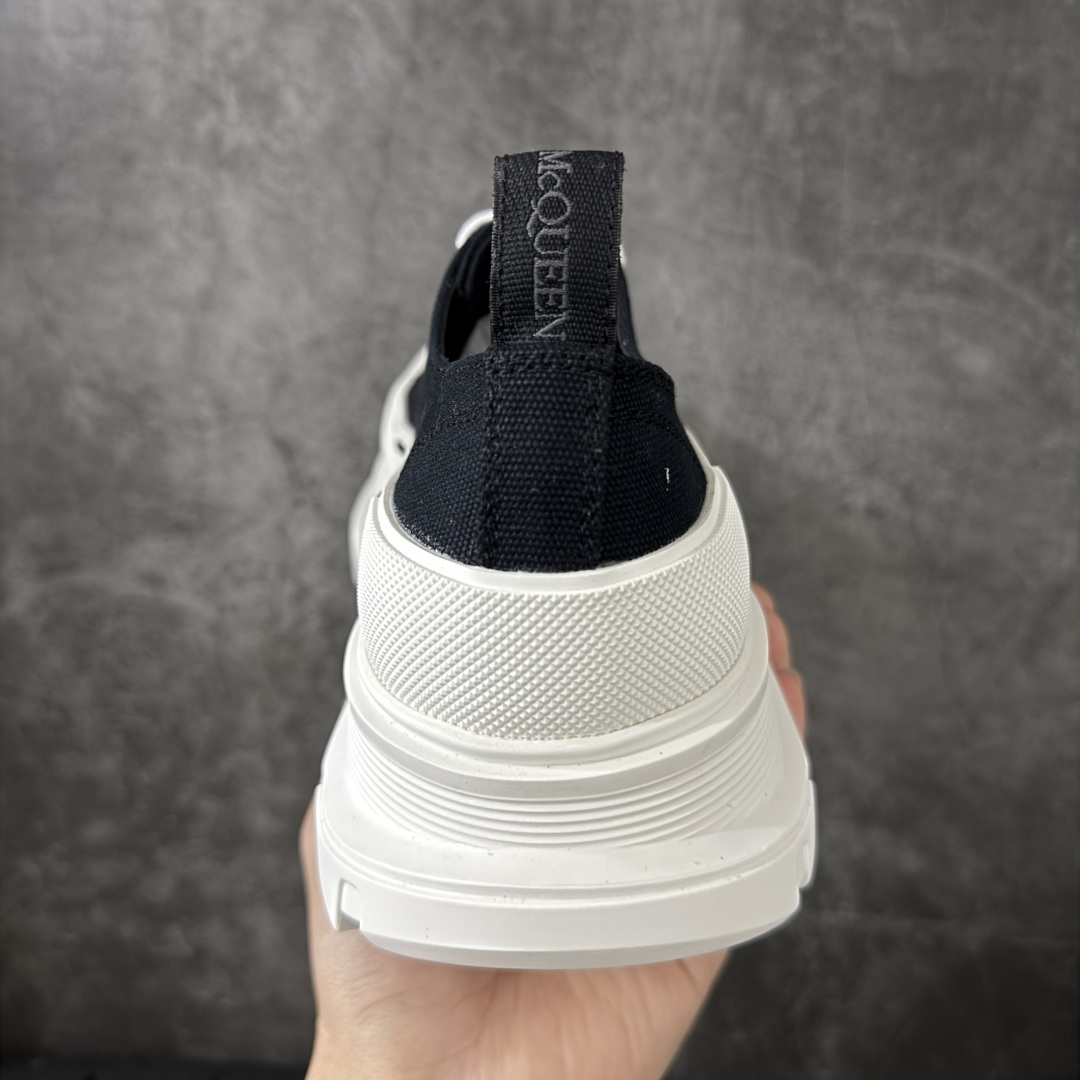 图片[4]-【HT纯原礼盒版】Alexander McQueen/亚历山大麦昆松糕鞋厚底增高小白鞋 帆布鞋 麦昆二代黑白色 全市场配色最齐(100+配色) 性价比最高 同价位品质无敌 进口丝绸亚光原版正品 水染羊皮内里 羊皮垫脚 回弹度到位 耐磨又舒适 鞋底厚4.5cm 全套原版包装 配件齐全 官方一致 凹凸定制正品原盒包装 右脚鞋舌嵌入防伪芯片装置 外盒鞋标官方二维码扫码+防伪芯片 尺码：35-45-选品中心