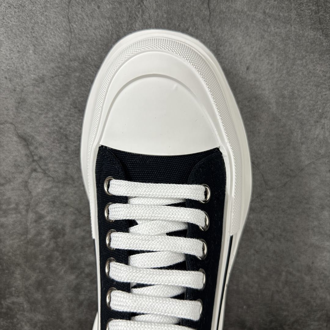 图片[5]-【HT纯原礼盒版】Alexander McQueen/亚历山大麦昆松糕鞋厚底增高小白鞋 帆布鞋 麦昆二代黑白色 全市场配色最齐(100+配色) 性价比最高 同价位品质无敌 进口丝绸亚光原版正品 水染羊皮内里 羊皮垫脚 回弹度到位 耐磨又舒适 鞋底厚4.5cm 全套原版包装 配件齐全 官方一致 凹凸定制正品原盒包装 右脚鞋舌嵌入防伪芯片装置 外盒鞋标官方二维码扫码+防伪芯片 尺码：35-45-选品中心