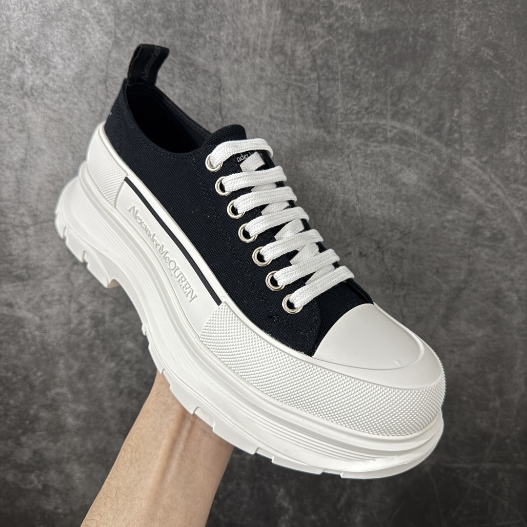 图片[3]-【HT纯原礼盒版】Alexander McQueen/亚历山大麦昆松糕鞋厚底增高小白鞋 帆布鞋 麦昆二代黑白色 全市场配色最齐(100+配色) 性价比最高 同价位品质无敌 进口丝绸亚光原版正品 水染羊皮内里 羊皮垫脚 回弹度到位 耐磨又舒适 鞋底厚4.5cm 全套原版包装 配件齐全 官方一致 凹凸定制正品原盒包装 右脚鞋舌嵌入防伪芯片装置 外盒鞋标官方二维码扫码+防伪芯片 尺码：35-45-选品中心