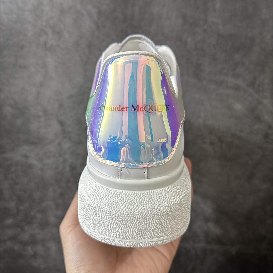 图片[4]-【HT纯原礼盒版】Alexander McQueen/亚历山大麦昆松糕鞋厚底增高小白鞋 镭射尾 全市场配色最齐(100+配色) 性价比最高 同价位品质无敌 进口丝绸亚光原版正品 水染羊皮内里 羊皮垫脚 回弹度到位 耐磨又舒适 鞋底厚4.5cm 全套原版包装 配件齐全 官方一致 凹凸定制正品原盒包装 右脚鞋舌嵌入防伪芯片装置 外盒鞋标官方二维码扫码+防伪芯片 尺码：35-45-选品中心
