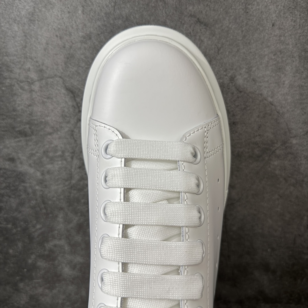 图片[5]-【HT纯原礼盒版】Alexander McQueen/亚历山大麦昆松糕鞋厚底增高小白鞋 银鳄鱼纹尾 全市场配色最齐(100+配色) 性价比最高 同价位品质无敌 进口丝绸亚光原版正品 水染羊皮内里 羊皮垫脚 回弹度到位 耐磨又舒适 鞋底厚4.5cm 全套原版包装 配件齐全 官方一致 凹凸定制正品原盒包装 右脚鞋舌嵌入防伪芯片装置 外盒鞋标官方二维码扫码+防伪芯片 尺码：35-45-选品中心