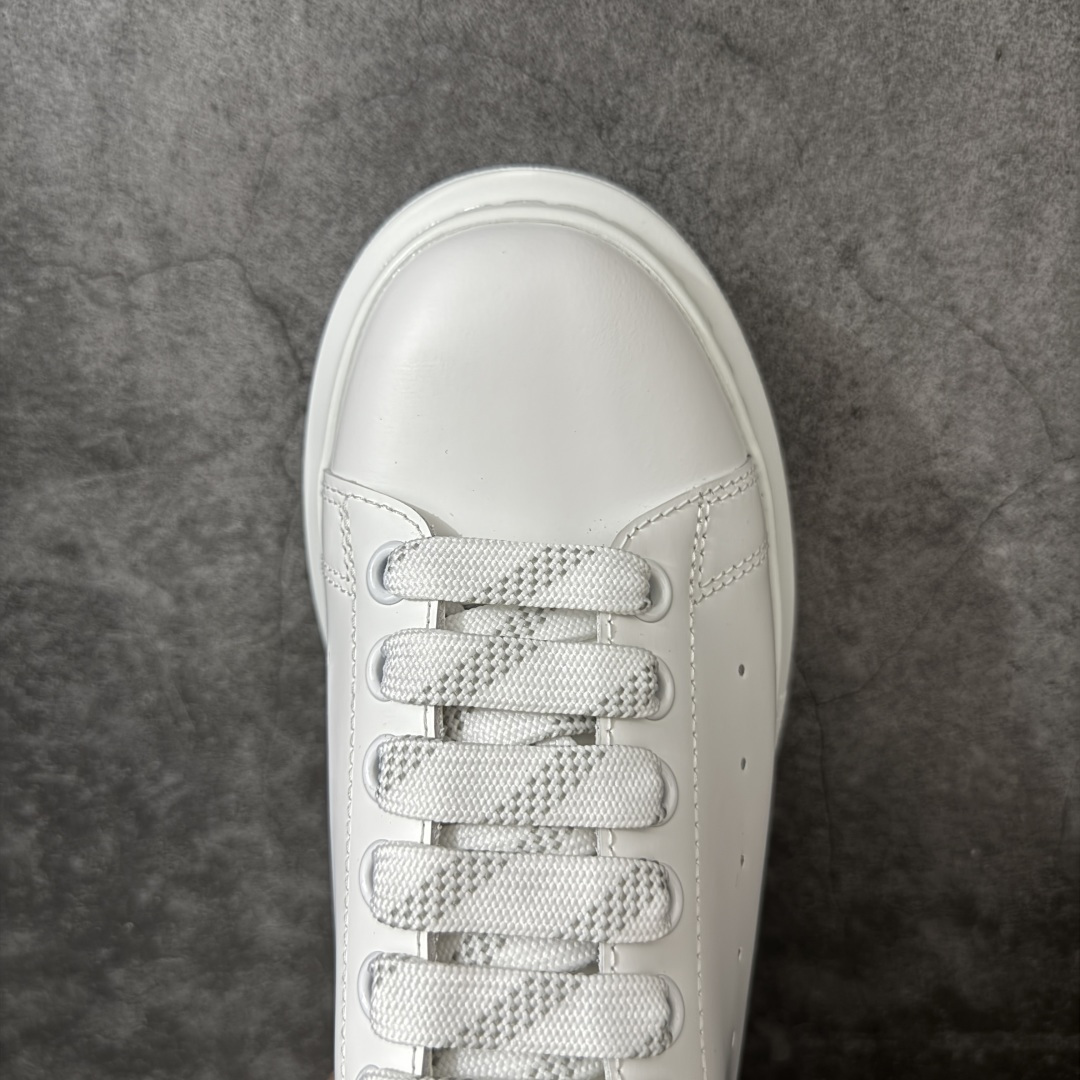 图片[5]-【HT纯原礼盒版】Alexander McQueen/亚历山大麦昆松糕鞋厚底增高小白鞋 米黄鳄鱼纹尾 全市场配色最齐(100+配色) 性价比最高 同价位品质无敌 进口丝绸亚光原版正品 水染羊皮内里 羊皮垫脚 回弹度到位 耐磨又舒适 鞋底厚4.5cm 全套原版包装 配件齐全 官方一致 凹凸定制正品原盒包装 右脚鞋舌嵌入防伪芯片装置 外盒鞋标官方二维码扫码+防伪芯片 尺码：35-45-选品中心