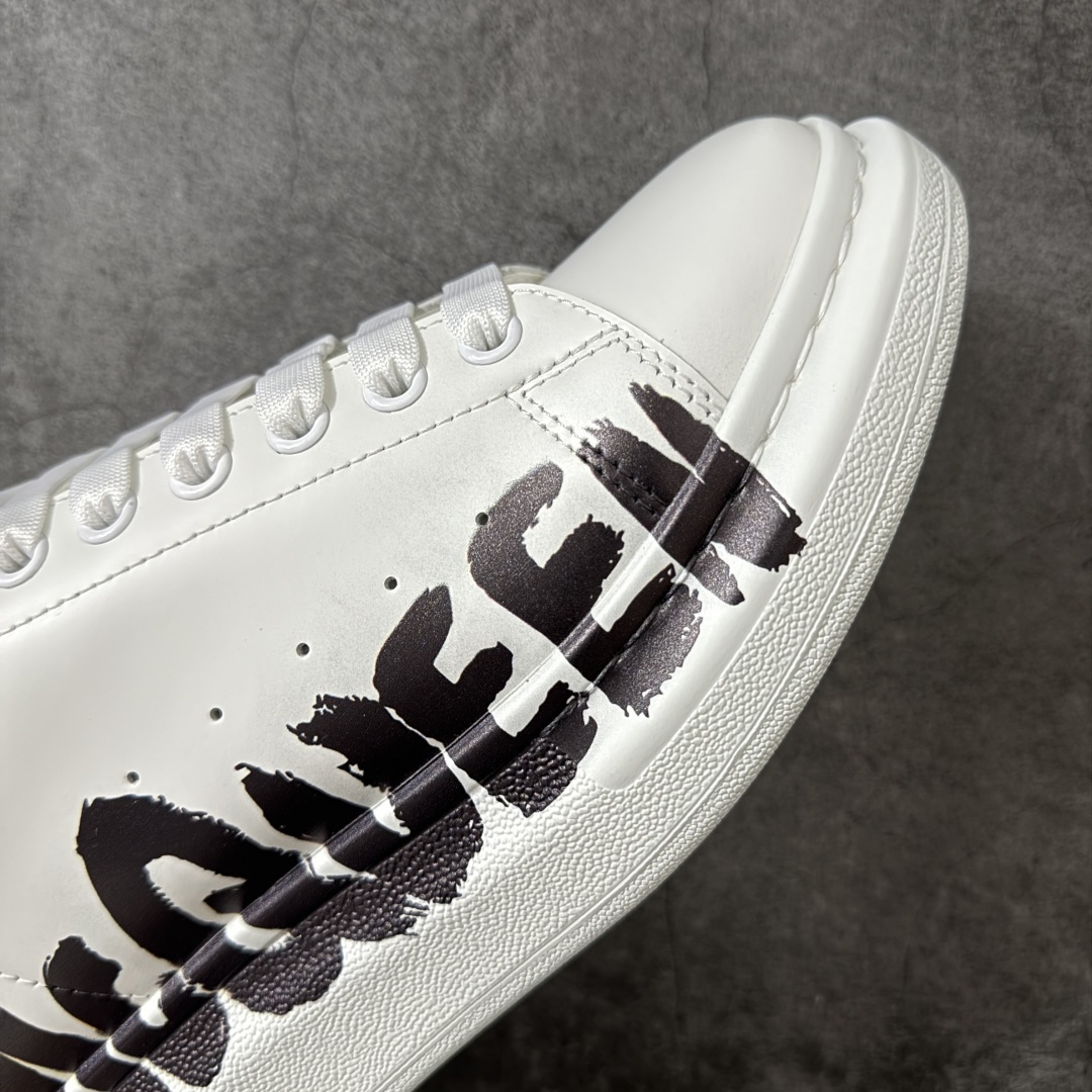 图片[6]-【HT纯原礼盒版】Alexander McQueen/亚历山大麦昆松糕鞋厚底增高小白鞋 白面logo尾 全市场配色最齐(100+配色) 性价比最高 同价位品质无敌 进口丝绸亚光原版正品 水染羊皮内里 羊皮垫脚 回弹度到位 耐磨又舒适 鞋底厚4.5cm 全套原版包装 配件齐全 官方一致 凹凸定制正品原盒包装 右脚鞋舌嵌入防伪芯片装置 外盒鞋标官方二维码扫码+防伪芯片 尺码：40-45-选品中心