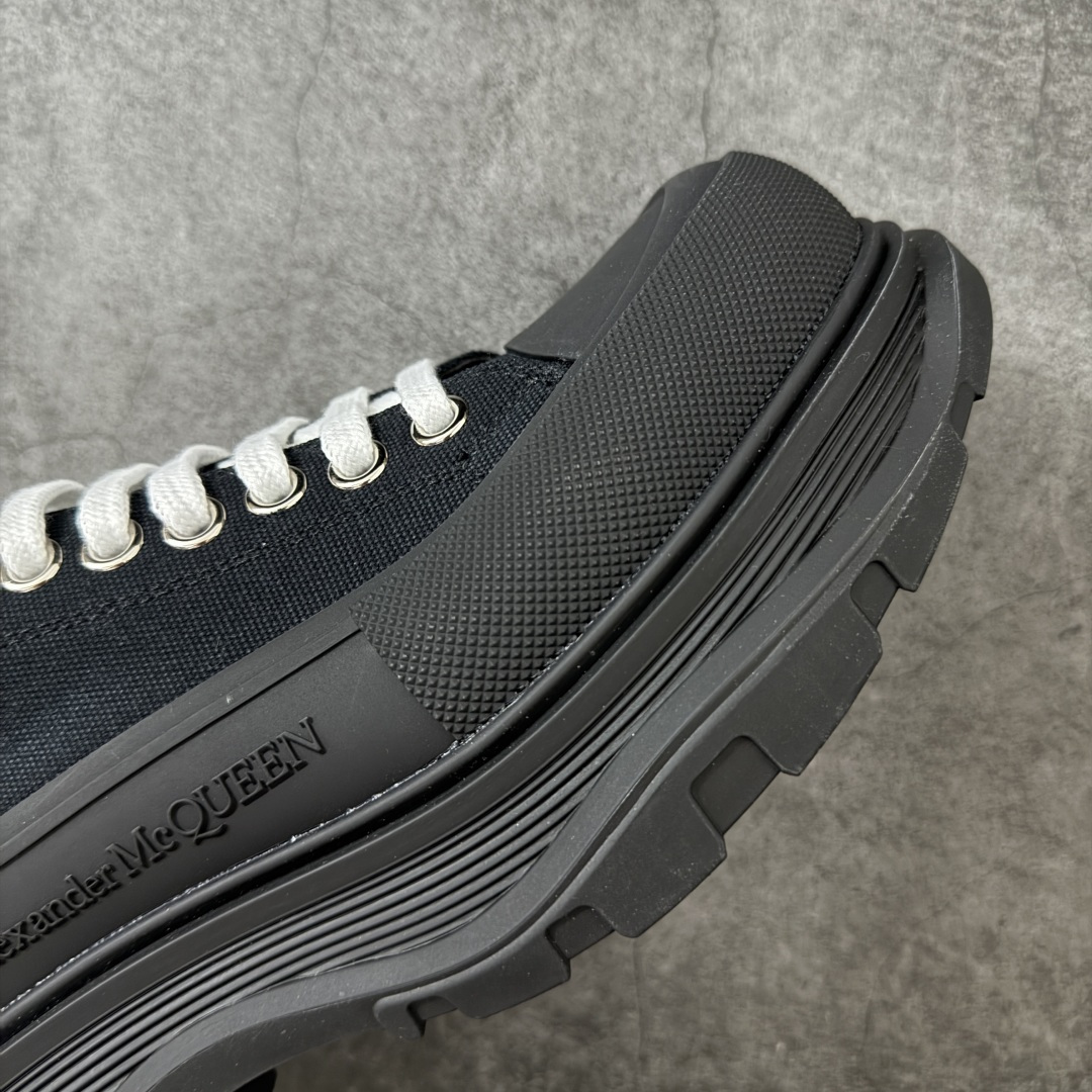 图片[6]-【HT纯原礼盒版】Alexander McQueen/亚历山大麦昆松糕鞋厚底增高小白鞋 帆布鞋 麦昆二代黑色 全市场配色最齐(100+配色) 性价比最高 同价位品质无敌 进口丝绸亚光原版正品 水染羊皮内里 羊皮垫脚 回弹度到位 耐磨又舒适 鞋底厚4.5cm 全套原版包装 配件齐全 官方一致 凹凸定制正品原盒包装 右脚鞋舌嵌入防伪芯片装置 外盒鞋标官方二维码扫码+防伪芯片 尺码：35-45-选品中心