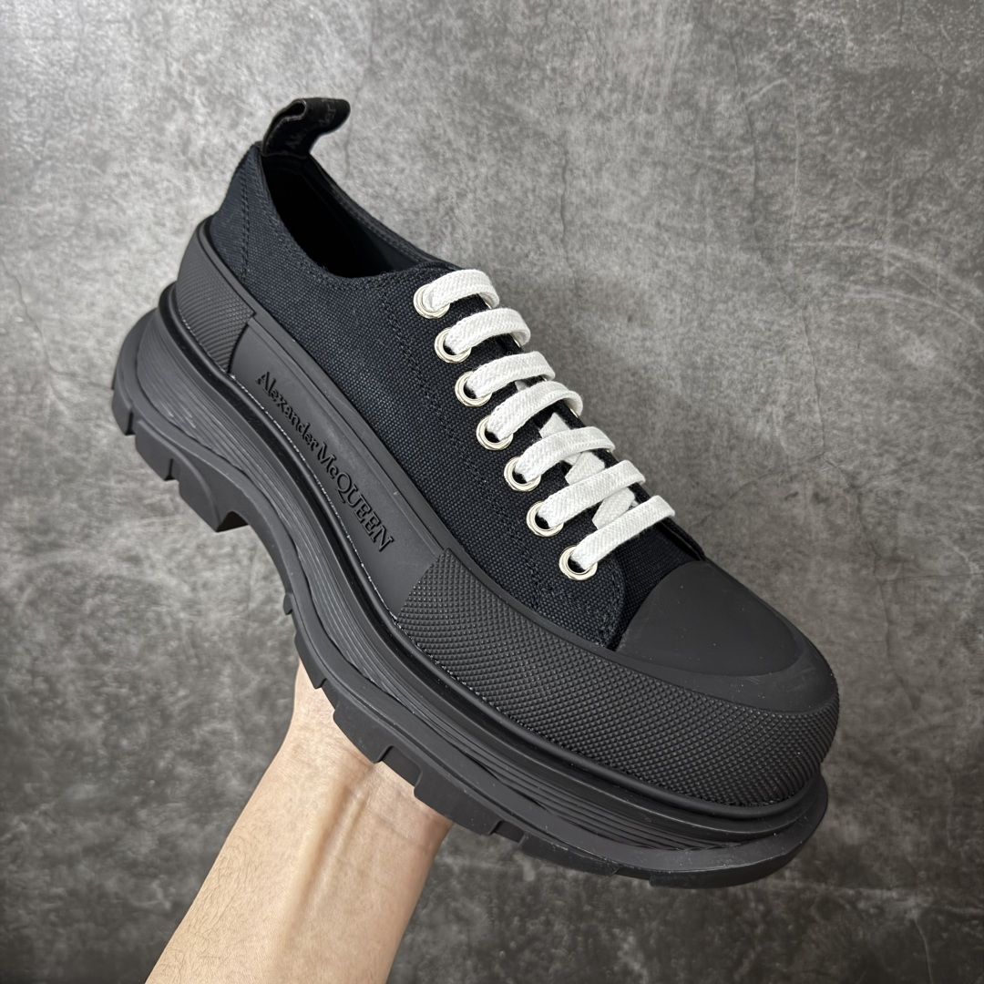 图片[3]-【HT纯原礼盒版】Alexander McQueen/亚历山大麦昆松糕鞋厚底增高小白鞋 帆布鞋 麦昆二代黑色 全市场配色最齐(100+配色) 性价比最高 同价位品质无敌 进口丝绸亚光原版正品 水染羊皮内里 羊皮垫脚 回弹度到位 耐磨又舒适 鞋底厚4.5cm 全套原版包装 配件齐全 官方一致 凹凸定制正品原盒包装 右脚鞋舌嵌入防伪芯片装置 外盒鞋标官方二维码扫码+防伪芯片 尺码：35-45-选品中心