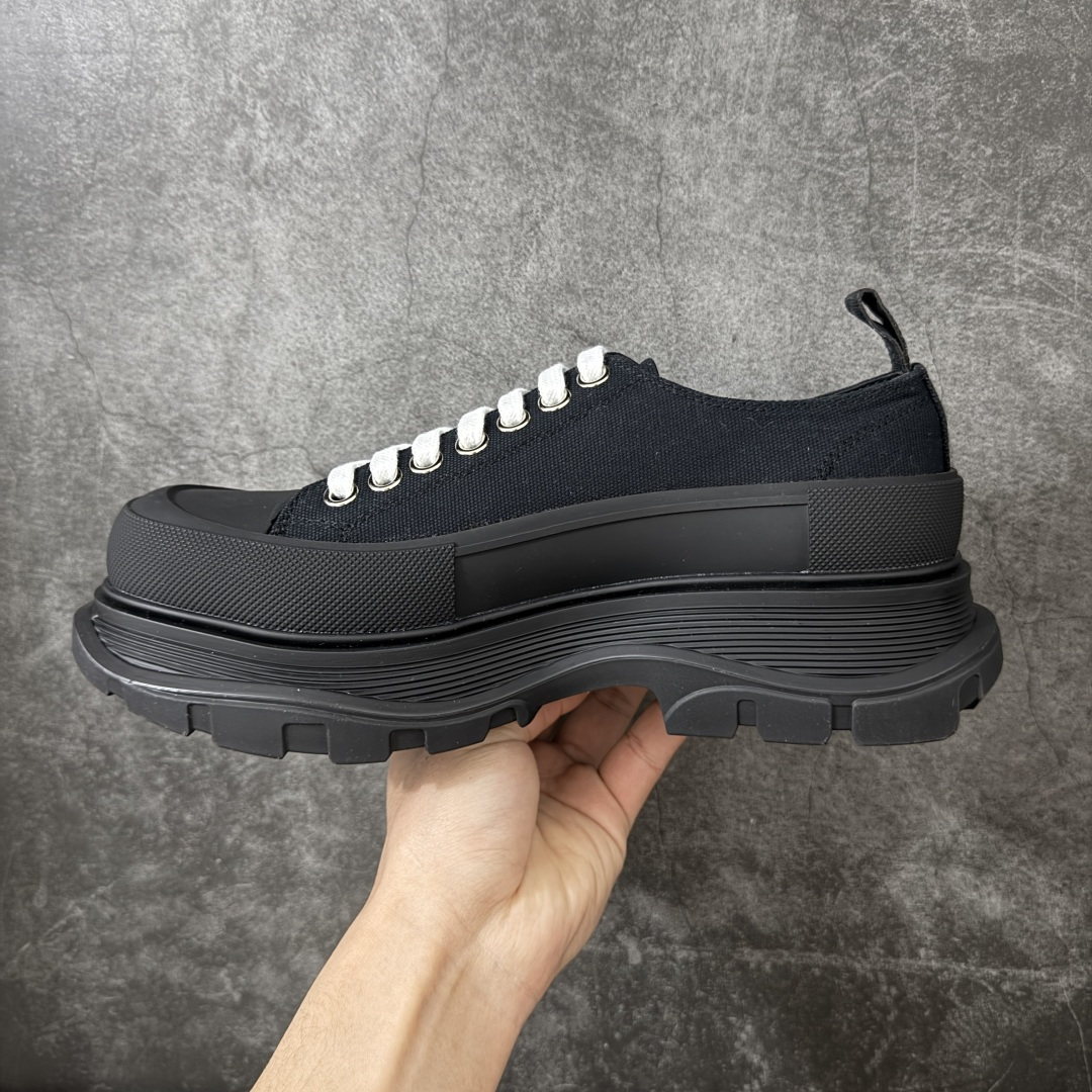 图片[2]-【HT纯原礼盒版】Alexander McQueen/亚历山大麦昆松糕鞋厚底增高小白鞋 帆布鞋 麦昆二代黑色 全市场配色最齐(100+配色) 性价比最高 同价位品质无敌 进口丝绸亚光原版正品 水染羊皮内里 羊皮垫脚 回弹度到位 耐磨又舒适 鞋底厚4.5cm 全套原版包装 配件齐全 官方一致 凹凸定制正品原盒包装 右脚鞋舌嵌入防伪芯片装置 外盒鞋标官方二维码扫码+防伪芯片 尺码：35-45-选品中心