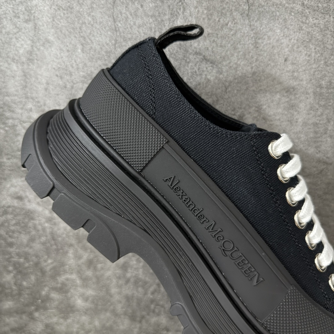 图片[7]-【HT纯原礼盒版】Alexander McQueen/亚历山大麦昆松糕鞋厚底增高小白鞋 帆布鞋 麦昆二代黑色 全市场配色最齐(100+配色) 性价比最高 同价位品质无敌 进口丝绸亚光原版正品 水染羊皮内里 羊皮垫脚 回弹度到位 耐磨又舒适 鞋底厚4.5cm 全套原版包装 配件齐全 官方一致 凹凸定制正品原盒包装 右脚鞋舌嵌入防伪芯片装置 外盒鞋标官方二维码扫码+防伪芯片 尺码：35-45-选品中心