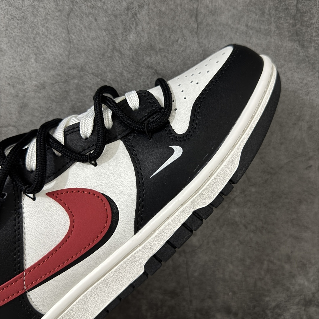 图片[6]-【YC纯原】NK Dunk Low 绯红之月 BR0620-121 当夜幕垂下，属于你的绯月自足尖升起。以经典黑白鞋身勾勒沉稳底色，恰似城市夜空的深邃幕布。而那道划过侧翼的绯红Swoosh，正是破夜而出的醒目月光，侧边“Remake”标记，宣告这是一次不被定义的再造。定制系列天花板 无原鞋不开发 全系列得物原鞋一比一校对开发 配色持续更新中 终端对接 优势输出 全套原厂楦头原纸板数据档案倾力打造 原汁原味莞产 极致还原 圈内最强针车工艺 高端零售指定版 广东原厂配套原盒原标 鞋盒分三个尺码段 原厂冲刀 超高清洁度 全鞋零毛边皮料切割 采用原厂百宏鞋带以及原厂百宏织唛舌标 内标可供原厂几率过验 进口原装条纹中底布 四线拉帮白色点胶 原厂拉帮手法遵循公司 原厂电绣 极致还原 尺码：40 40.5 41 42 42.5 43 44 44.5 45 46-选品中心