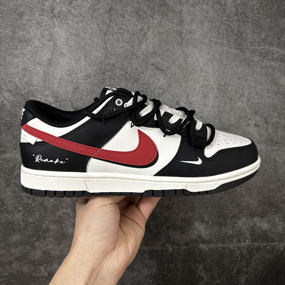 【YC纯原】NK Dunk Low 绯红之月 BR0620-121 当夜幕垂下,属于你的绯月自足尖升起。以经典黑白鞋身勾勒沉稳底色,恰似城市夜空的深邃幕布。而那道划过侧翼的绯红Swoosh,正是破夜而出的醒目月光,侧边“Remake”标记,宣告这是一次不被定义的再造。定制系列天花板 无原鞋不开发 全系列得物原鞋一比一校对开发 配色持续更新中 终端对接 优势输出 全套原厂楦头原纸板数据档案倾力打造 原汁原味莞产 极致还原 圈内最强针车工艺 高端零售指定版 广东原厂配套原盒原标 鞋盒分三个尺码段 原厂冲刀 超高清洁度 全鞋零毛边皮料切割 采用原厂百宏鞋带以及原厂百宏织唛舌标 内标可供原厂几率过验 进口原装条纹中底布 四线拉帮白色点胶 原厂拉帮手法遵循公司 原厂电绣 极致还原 尺码:40 40.5 41 42 42.5 43 44 44.5 45 46-选品中心