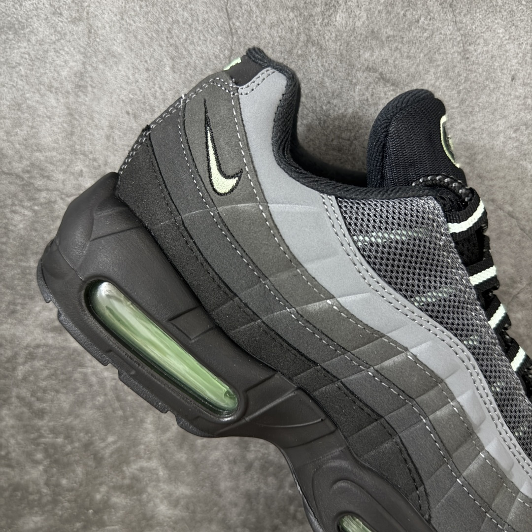 图片[7]-【顶级芯片版】Nike Air Max 95 黑灰色 货号：HM0622-001 顶级版 开发数月 原版开发 多道QC质检 鞋型完美复刻 原厂级别工艺 正确色卡 正确气垫蓝光 正确大底 独家私模 采用进口头层牛皮拼接 定位高端市场 行业标杆工艺 尺码：40 40.5 41 42 42.5 43 44 44.5 45 46-选品中心