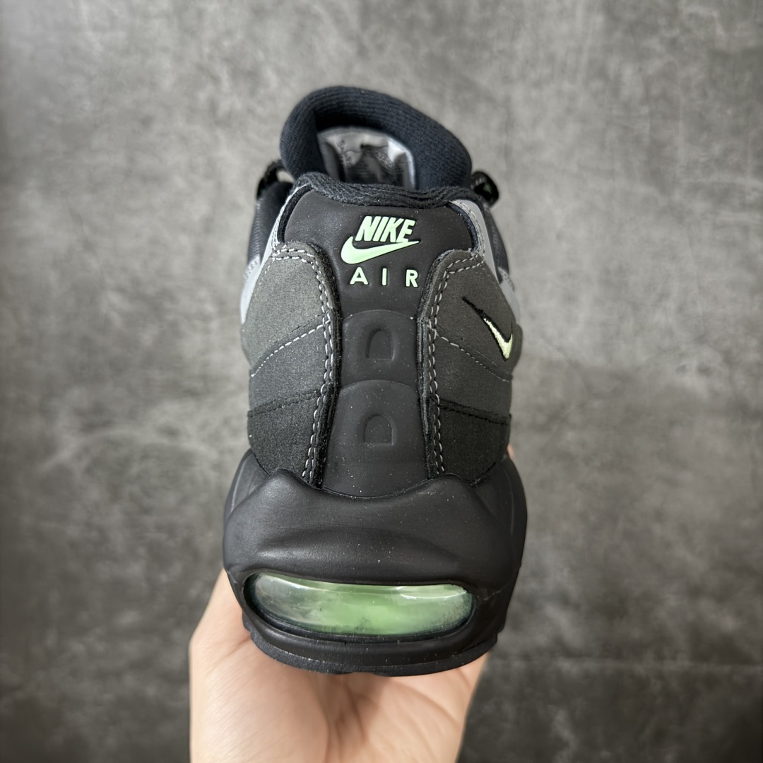 图片[4]-【顶级芯片版】Nike Air Max 95 黑灰色 货号：HM0622-001 顶级版 开发数月 原版开发 多道QC质检 鞋型完美复刻 原厂级别工艺 正确色卡 正确气垫蓝光 正确大底 独家私模 采用进口头层牛皮拼接 定位高端市场 行业标杆工艺 尺码：40 40.5 41 42 42.5 43 44 44.5 45 46-选品中心