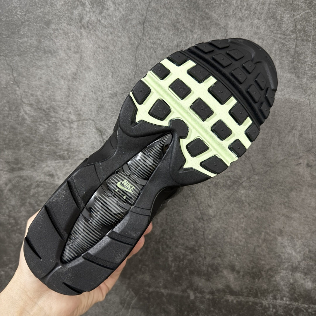 图片[9]-【顶级芯片版】Nike Air Max 95 黑灰色 货号：HM0622-001 顶级版 开发数月 原版开发 多道QC质检 鞋型完美复刻 原厂级别工艺 正确色卡 正确气垫蓝光 正确大底 独家私模 采用进口头层牛皮拼接 定位高端市场 行业标杆工艺 尺码：40 40.5 41 42 42.5 43 44 44.5 45 46-选品中心