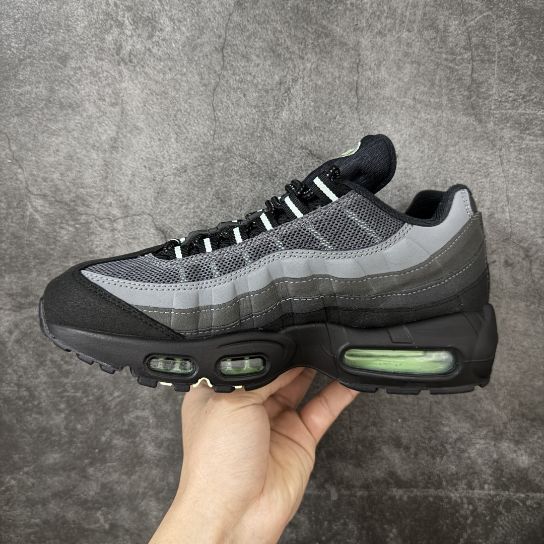 图片[2]-【顶级芯片版】Nike Air Max 95 黑灰色 货号：HM0622-001 顶级版 开发数月 原版开发 多道QC质检 鞋型完美复刻 原厂级别工艺 正确色卡 正确气垫蓝光 正确大底 独家私模 采用进口头层牛皮拼接 定位高端市场 行业标杆工艺 尺码：40 40.5 41 42 42.5 43 44 44.5 45 46-选品中心