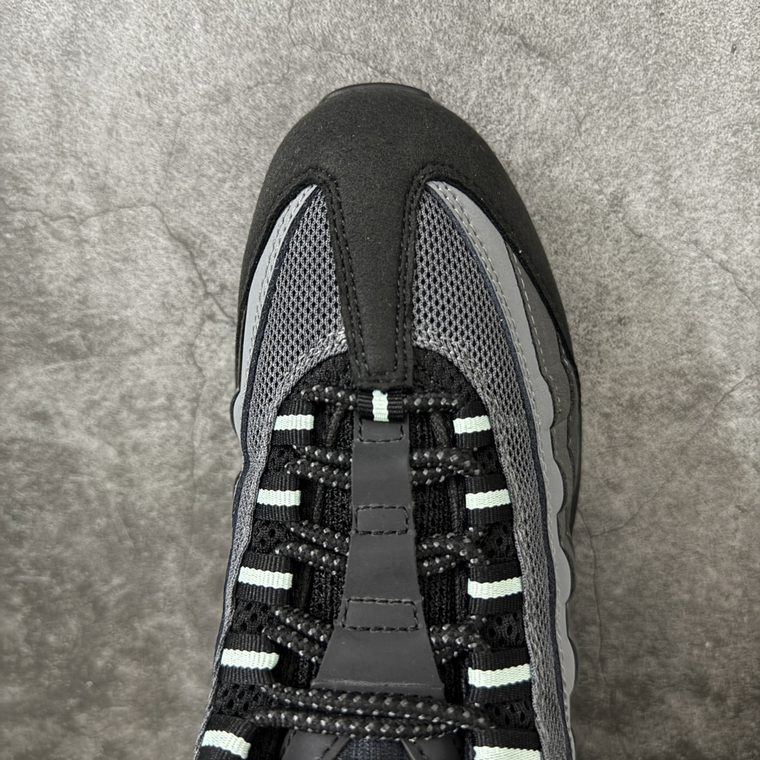 图片[5]-【顶级芯片版】Nike Air Max 95 黑灰色 货号：HM0622-001 顶级版 开发数月 原版开发 多道QC质检 鞋型完美复刻 原厂级别工艺 正确色卡 正确气垫蓝光 正确大底 独家私模 采用进口头层牛皮拼接 定位高端市场 行业标杆工艺 尺码：40 40.5 41 42 42.5 43 44 44.5 45 46-选品中心