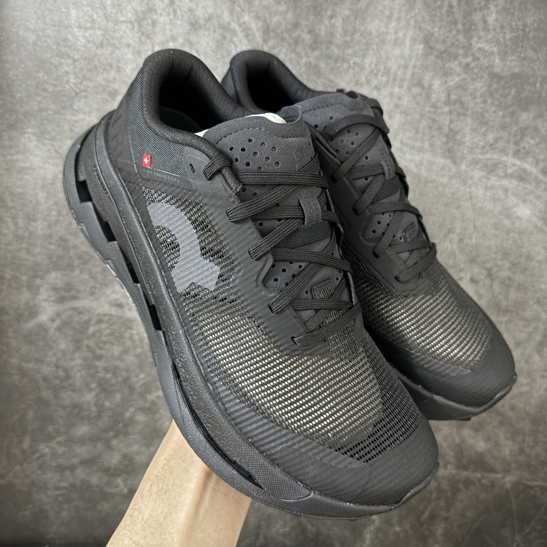 【T1版本】On Cloudultra 3昂跑 舒适百搭减震回弹 低帮跑步鞋 全新版本 重新定义昂跑标杆水准 #独家原厂档案开发私模大底【棱角分明】 #独家定制原厂面料 区别市场通货批次 此运动品牌 开创于2010年 缓震着陆、强效回弹、轻柔质感的设计构思始终是ON研制关键 与此同时基于“为全球提供革新性的跑步感受”信念 陆续推出了多款跑鞋及其以专业运动人体跑步工程学为设计关键的功能性跑步服饰设备 让跑者不费力气地畅快畅跑 尺码:36-45-选品中心