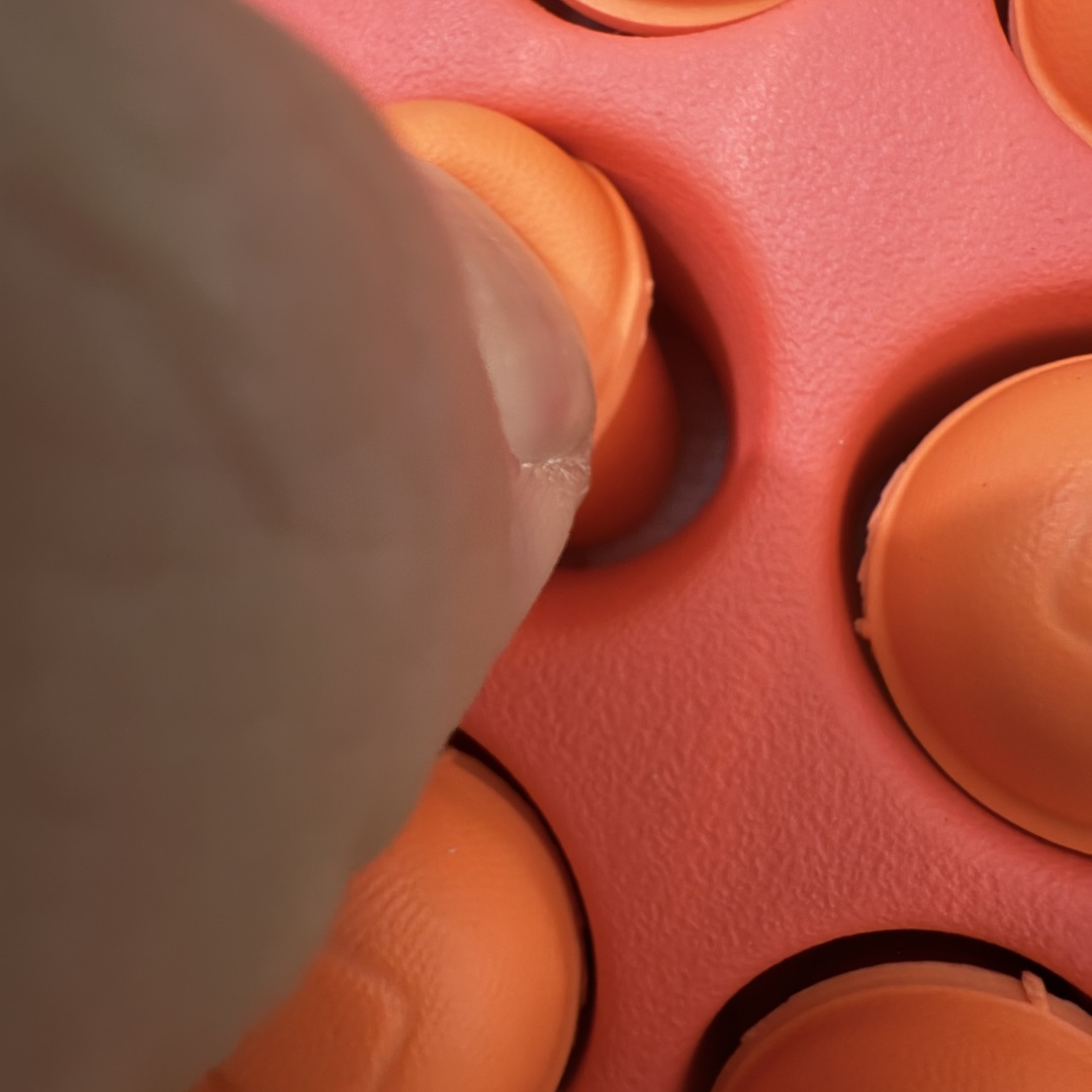 图片[7]-【W1纯原】NK Mind 001 Sail 黑科技足底按摩舒适贴合训练鞋 红色HQ4307-003 顶级版本 正确细节 1：1标配组合底 MD软底 渐变雾面大底 超高清洁度 按摩功能效果同步原版 区别市场通货 Mind 001 从神经科学中汲取灵感，打造出一款不仅外观独特，更能为穿着者带来别样感知体验的球鞋，此次新作将继续延续此核心方向。历时十年打磨的 Mind 系列，承载着 Nike 对未来鞋款的愿景呈现。系列中的每双鞋，外底均由 22 个独立泡沫结节构成，旨在模拟赤足般的体验。这些结节N通过与足底感官感受器的相互作用，从而促进人体的自然步态。 尺码：36-47.5=36 37.5 38.5 40 41 42.5 44 45 46 47.5 48和官网一样偏小一码-选品中心