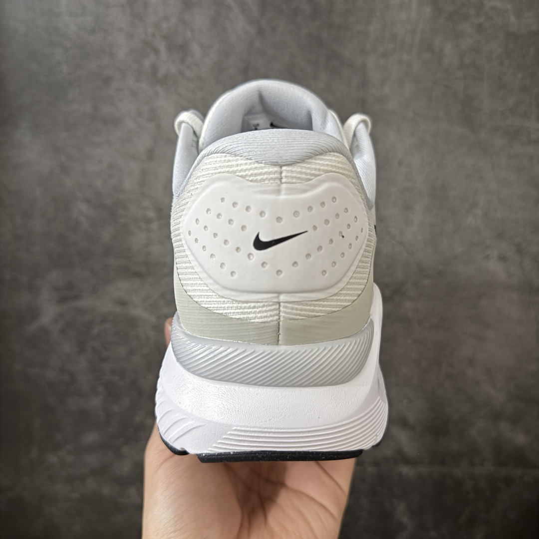 图片[4]-【XE纯原】Nike Air Zoom Structure 26 登月26代超级飞马系列马拉松跑步鞋 HJ1102-100 平台专供 充正品质 之前未流通市场版本 内里嵌入定型海绵 中底搭载前Zoom+全掌React配置 全部原鞋开发打造 所有细节全部同步原版 全新一代拥有 Zoom Air 一如既往的稳定感和流畅感 鞋面采用工程网眼设计 为特定高热区域营造出色透气性 进一步增加鞋面的穿孔数量 让足部能够快速散热 中足搭配 Flywire 飞线 在高速运动时营造舒适稳定的贴合感 内置Zoon气垫加持 动力十足！ 尺码： 39 40 40.5 41 42 42.5 43 44 44.5 45 46-选品中心