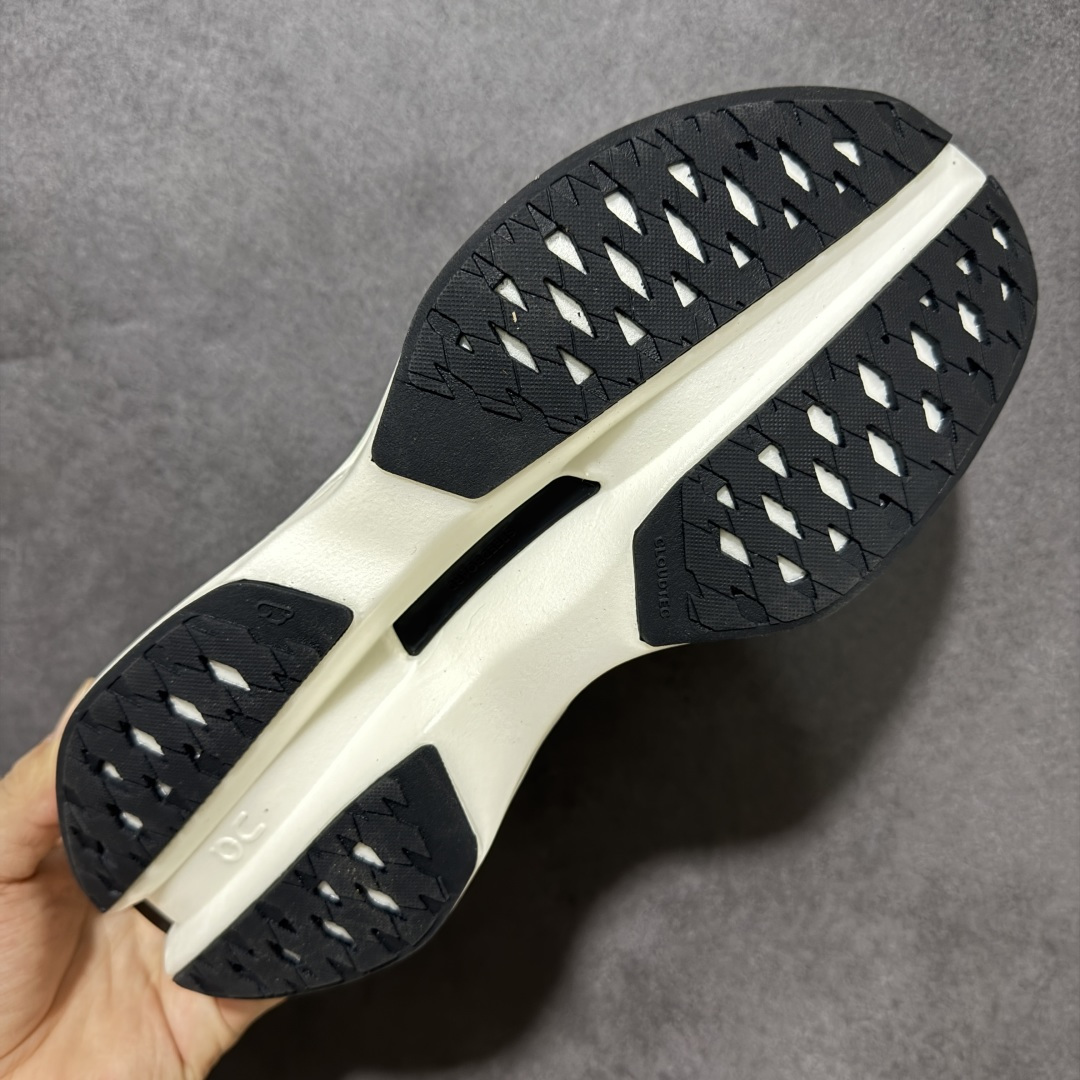 图片[9]-【PZ纯原】On昂跑 Cloudboom Max 系列舒适时尚透气支撑马拉松跑步鞋 纯原版本 做工版型材质非常到位 升级原楦原纸版开发版型 采用半透明轻量化纱网热熔面料材质 搭载双层Helion™泡棉中底 外置耐磨防滑橡胶底片❗️ 采用人体工程超薄透气网织布鞋面材质 搭镂空CloudTec®️科技泡棉缓震(4.5cm厘米)加厚中底 外置耐磨防滑橡胶底片 好看好穿 尺码：​36-45 无半码 ​-选品中心