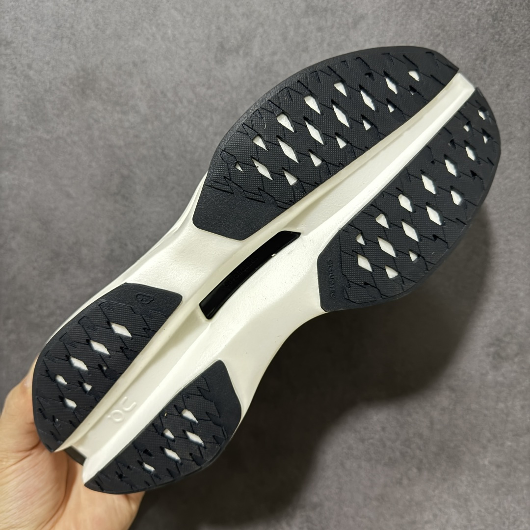 图片[9]-【PZ纯原】On昂跑 Cloudboom Max 系列舒适时尚透气支撑马拉松跑步鞋 纯原版本 做工版型材质非常到位 升级原楦原纸版开发版型 采用半透明轻量化纱网热熔面料材质 搭载双层Helion™泡棉中底 外置耐磨防滑橡胶底片❗️ 采用人体工程超薄透气网织布鞋面材质 搭镂空CloudTec®️科技泡棉缓震(4.5cm厘米)加厚中底 外置耐磨防滑橡胶底片 好看好穿 尺码：​36-45 无半码 ​-选品中心