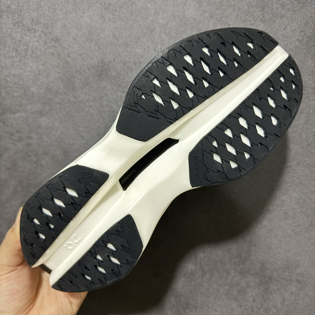 图片[9]-【PZ纯原】On昂跑 Cloudboom Max 系列舒适时尚透气支撑马拉松跑步鞋 纯原版本 做工版型材质非常到位 升级原楦原纸版开发版型 采用半透明轻量化纱网热熔面料材质 搭载双层Helion™泡棉中底 外置耐磨防滑橡胶底片❗️ 采用人体工程超薄透气网织布鞋面材质 搭镂空CloudTec®️科技泡棉缓震(4.5cm厘米)加厚中底 外置耐磨防滑橡胶底片 好看好穿 尺码：​36-45 无半码 ​-选品中心