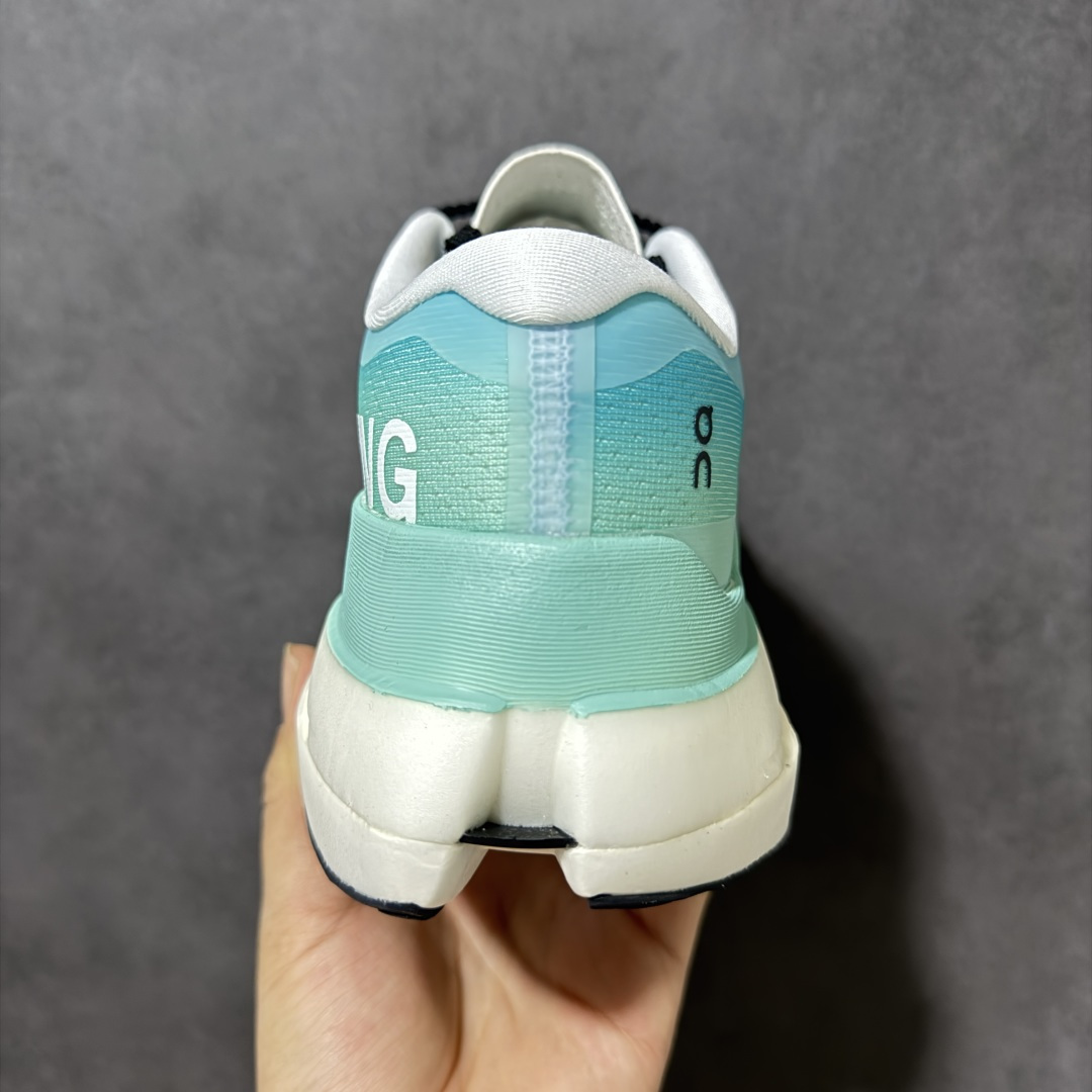 图片[4]-【PZ纯原】On昂跑 Cloudboom Max 系列舒适时尚透气支撑马拉松跑步鞋 纯原版本 做工版型材质非常到位 升级原楦原纸版开发版型 采用半透明轻量化纱网热熔面料材质 搭载双层Helion™泡棉中底 外置耐磨防滑橡胶底片❗️ 采用人体工程超薄透气网织布鞋面材质 搭镂空CloudTec®️科技泡棉缓震(4.5cm厘米)加厚中底 外置耐磨防滑橡胶底片 好看好穿 尺码：​36-45 无半码 ​-选品中心