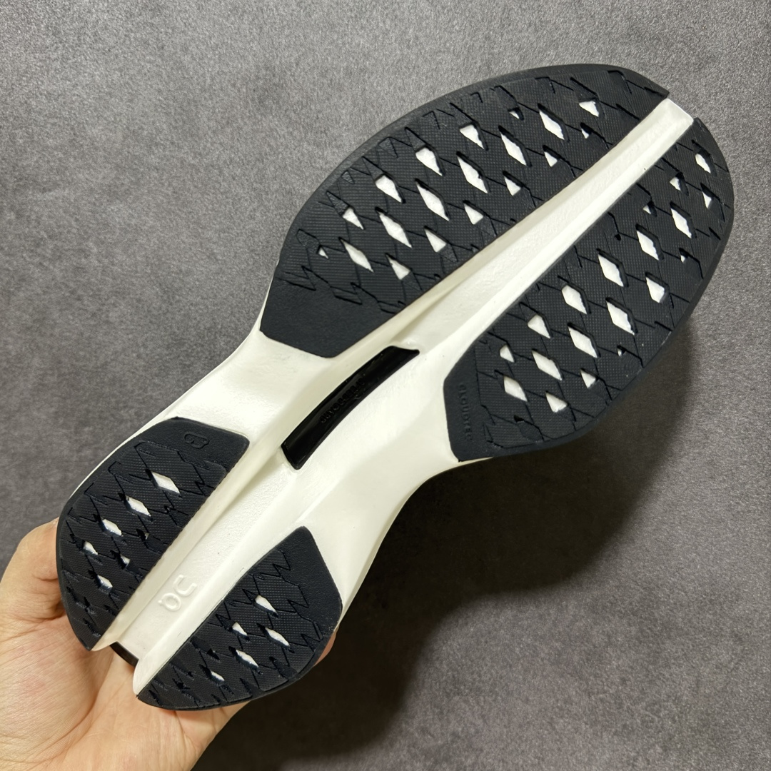 图片[9]-【PZ纯原】On昂跑 Cloudboom Max 系列舒适时尚透气支撑马拉松跑步鞋 纯原版本 做工版型材质非常到位 升级原楦原纸版开发版型 采用半透明轻量化纱网热熔面料材质 搭载双层Helion™泡棉中底 外置耐磨防滑橡胶底片❗️ 采用人体工程超薄透气网织布鞋面材质 搭镂空CloudTec®️科技泡棉缓震(4.5cm厘米)加厚中底 外置耐磨防滑橡胶底片 好看好穿 尺码：​36-45 无半码 ​-选品中心