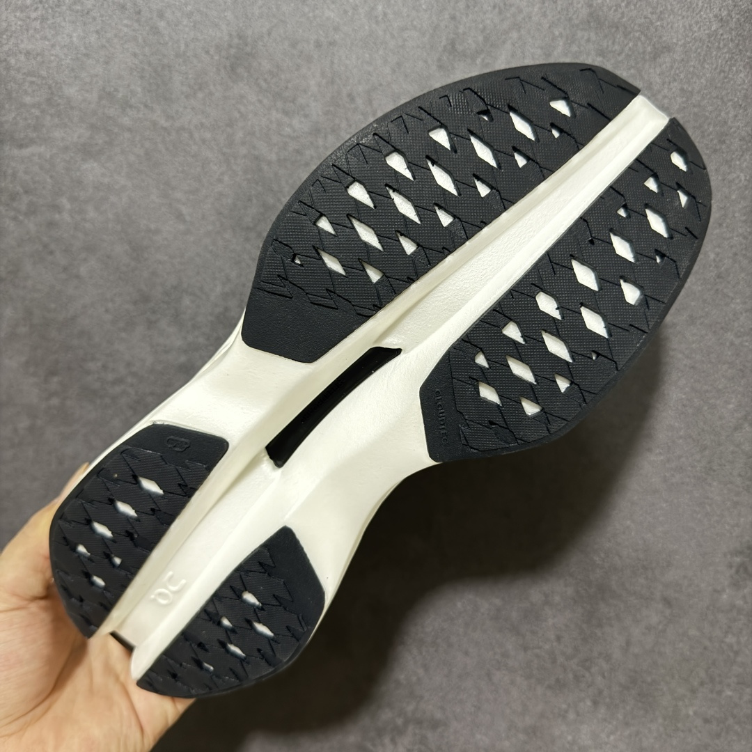 图片[9]-【PZ纯原】On昂跑 Cloudboom Max 系列舒适时尚透气支撑马拉松跑步鞋 纯原版本 做工版型材质非常到位 升级原楦原纸版开发版型 采用半透明轻量化纱网热熔面料材质 搭载双层Helion™泡棉中底 外置耐磨防滑橡胶底片❗️ 采用人体工程超薄透气网织布鞋面材质 搭镂空CloudTec®️科技泡棉缓震(4.5cm厘米)加厚中底 外置耐磨防滑橡胶底片 好看好穿 尺码：​36-45 无半码 ​-选品中心