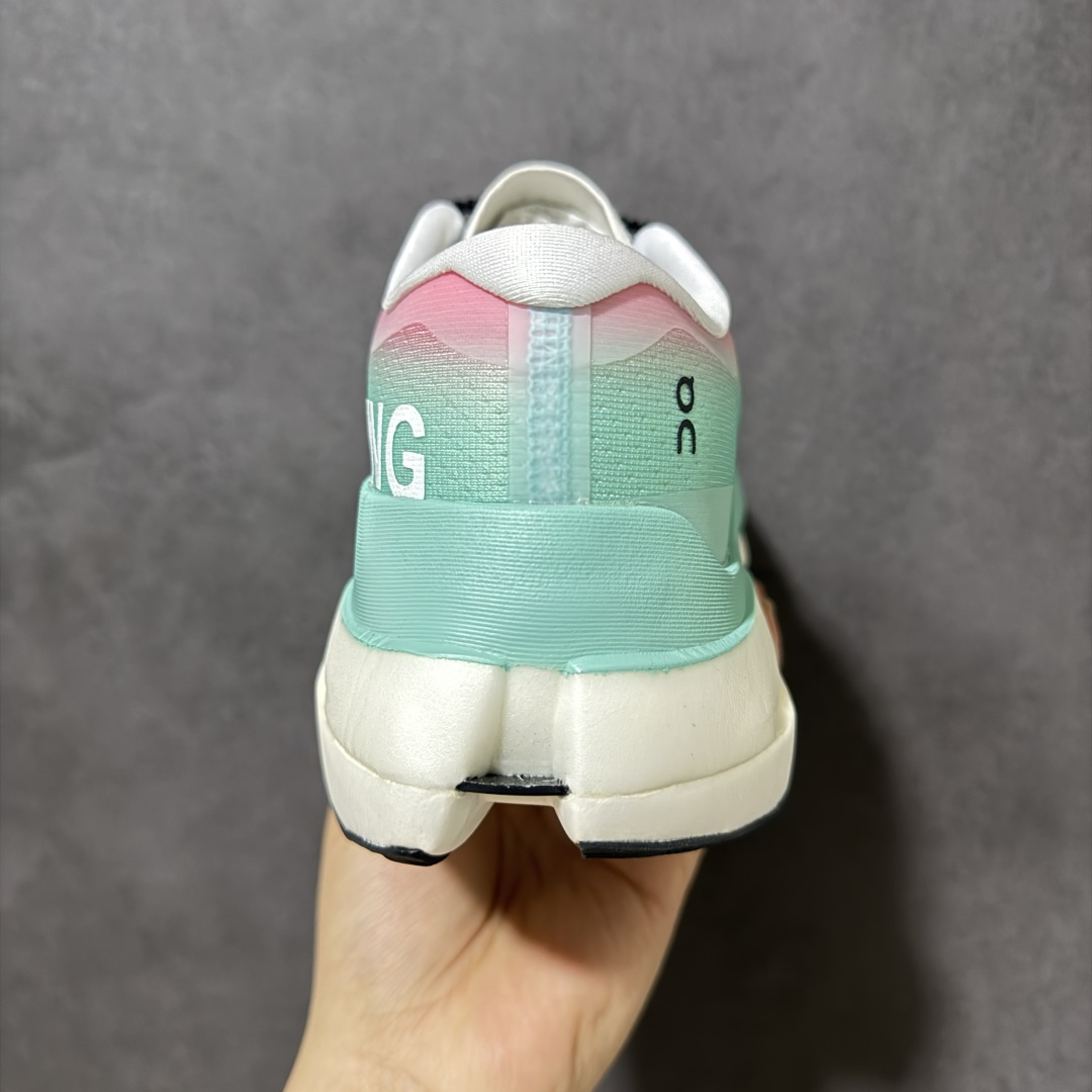 图片[4]-【PZ纯原】On昂跑 Cloudboom Max 系列舒适时尚透气支撑马拉松跑步鞋 纯原版本 做工版型材质非常到位 升级原楦原纸版开发版型 采用半透明轻量化纱网热熔面料材质 搭载双层Helion™泡棉中底 外置耐磨防滑橡胶底片❗️ 采用人体工程超薄透气网织布鞋面材质 搭镂空CloudTec®️科技泡棉缓震(4.5cm厘米)加厚中底 外置耐磨防滑橡胶底片 好看好穿 尺码：​36-45 无半码 ​-选品中心