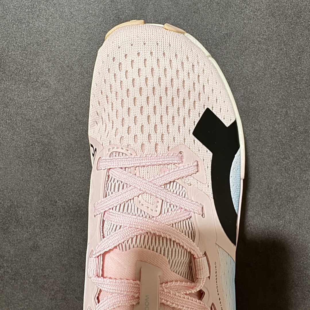 图片[5]-【PZ纯原】On昂跑 Cloudboom Max 系列舒适时尚透气支撑马拉松跑步鞋 纯原版本 做工版型材质非常到位 升级原楦原纸版开发版型 采用半透明轻量化纱网热熔面料材质 搭载双层Helion™泡棉中底 外置耐磨防滑橡胶底片❗️ 采用人体工程超薄透气网织布鞋面材质 搭镂空CloudTec®️科技泡棉缓震(4.5cm厘米)加厚中底 外置耐磨防滑橡胶底片 好看好穿 尺码：​36-40无半码 ​-选品中心