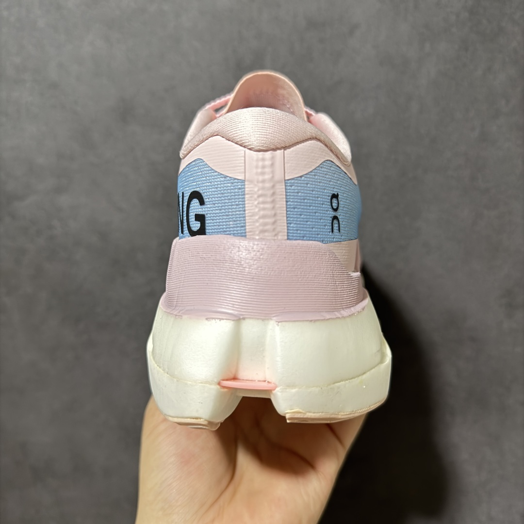 图片[4]-【PZ纯原】On昂跑 Cloudboom Max 系列舒适时尚透气支撑马拉松跑步鞋 纯原版本 做工版型材质非常到位 升级原楦原纸版开发版型 采用半透明轻量化纱网热熔面料材质 搭载双层Helion™泡棉中底 外置耐磨防滑橡胶底片❗️ 采用人体工程超薄透气网织布鞋面材质 搭镂空CloudTec®️科技泡棉缓震(4.5cm厘米)加厚中底 外置耐磨防滑橡胶底片 好看好穿 尺码：​36-40无半码 ​-选品中心