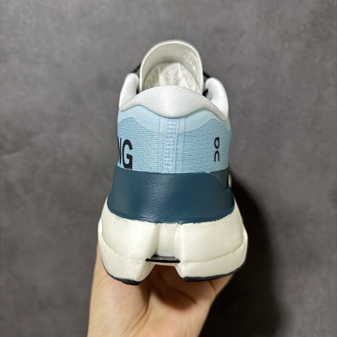 图片[4]-【PZ纯原】On昂跑 Cloudboom Max 系列舒适时尚透气支撑马拉松跑步鞋 纯原版本 做工版型材质非常到位 升级原楦原纸版开发版型 采用半透明轻量化纱网热熔面料材质 搭载双层Helion™泡棉中底 外置耐磨防滑橡胶底片❗️ 采用人体工程超薄透气网织布鞋面材质 搭镂空CloudTec®️科技泡棉缓震(4.5cm厘米)加厚中底 外置耐磨防滑橡胶底片 好看好穿 尺码：​36-45 无半码 ​-选品中心