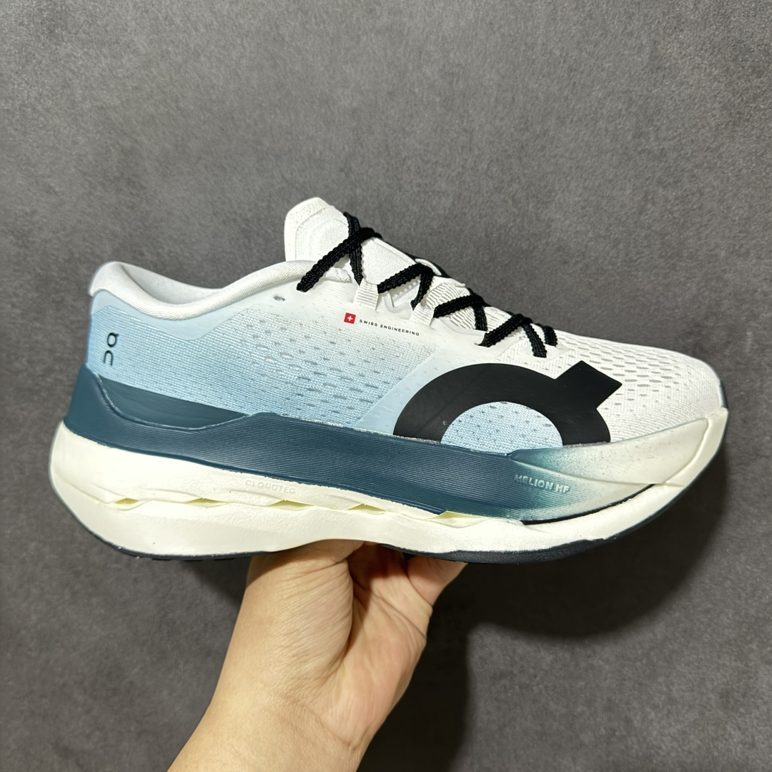 【PZ纯原】On昂跑 Cloudboom Max 系列舒适时尚透气支撑马拉松跑步鞋 纯原版本 做工版型材质非常到位 升级原楦原纸版开发版型 采用半透明轻量化纱网热熔面料材质 搭载双层Helion™泡棉中底 外置耐磨防滑橡胶底片❗️ 采用人体工程超薄透气网织布鞋面材质 搭镂空CloudTec®️科技泡棉缓震(4.5cm厘米)加厚中底 外置耐磨防滑橡胶底片 好看好穿 尺码:36-45 无半码 -选品中心
