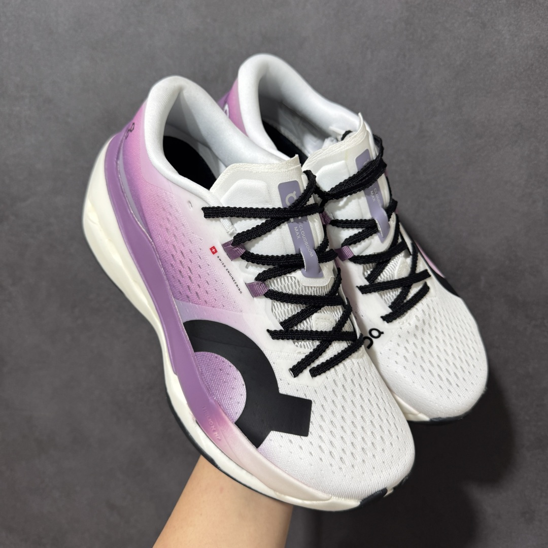 图片[9]-【PZ纯原】On昂跑 Cloudboom Max 系列舒适时尚透气支撑马拉松跑步鞋 纯原版本 做工版型材质非常到位 升级原楦原纸版开发版型 采用半透明轻量化纱网热熔面料材质 搭载双层Helion™泡棉中底 外置耐磨防滑橡胶底片❗️ 采用人体工程超薄透气网织布鞋面材质 搭镂空CloudTec®️科技泡棉缓震(4.5cm厘米)加厚中底 外置耐磨防滑橡胶底片 好看好穿 尺码：​36-45 无半码 ​-选品中心