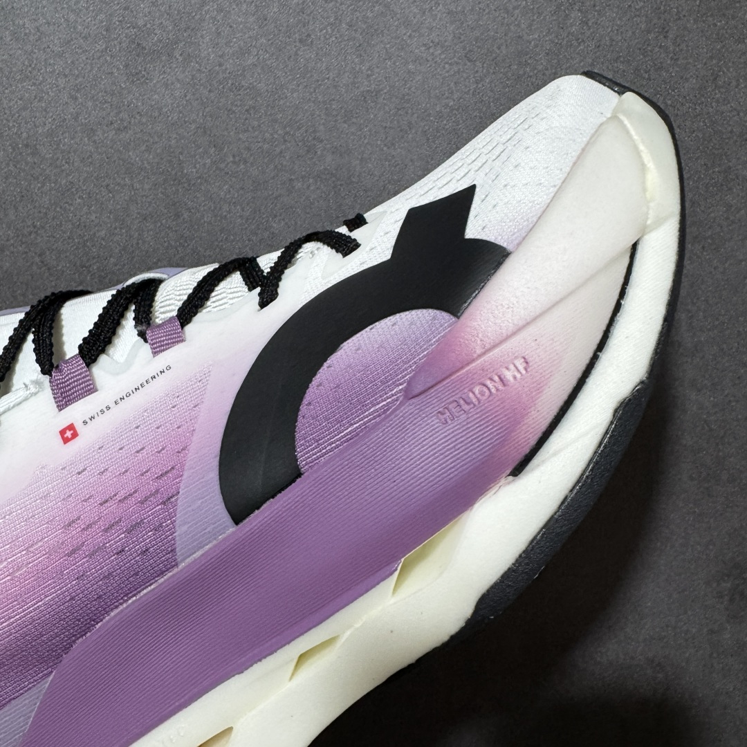 图片[7]-【PZ纯原】On昂跑 Cloudboom Max 系列舒适时尚透气支撑马拉松跑步鞋 纯原版本 做工版型材质非常到位 升级原楦原纸版开发版型 采用半透明轻量化纱网热熔面料材质 搭载双层Helion™泡棉中底 外置耐磨防滑橡胶底片❗️ 采用人体工程超薄透气网织布鞋面材质 搭镂空CloudTec®️科技泡棉缓震(4.5cm厘米)加厚中底 外置耐磨防滑橡胶底片 好看好穿 尺码：​36-45 无半码 ​-选品中心