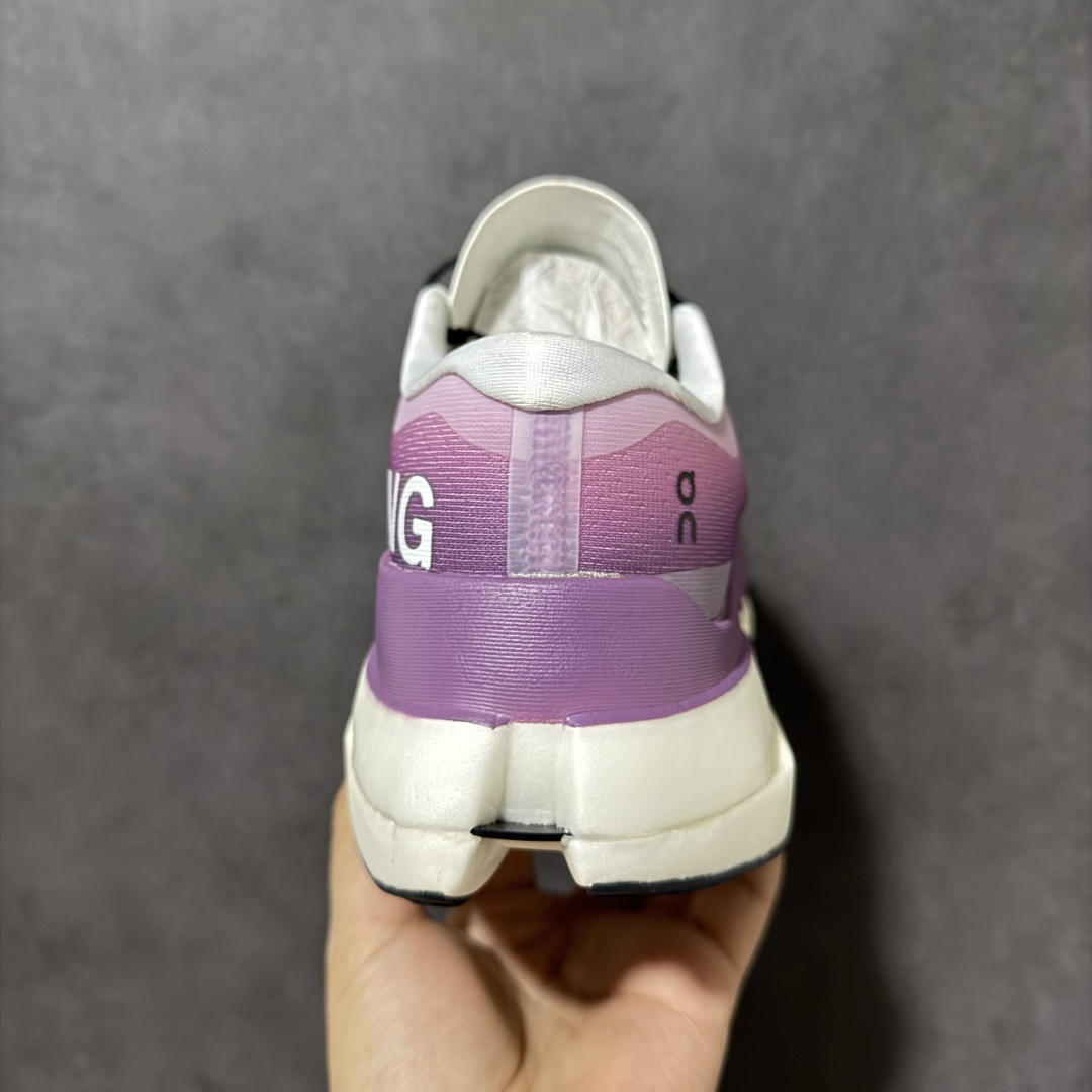 图片[4]-【PZ纯原】On昂跑 Cloudboom Max 系列舒适时尚透气支撑马拉松跑步鞋 纯原版本 做工版型材质非常到位 升级原楦原纸版开发版型 采用半透明轻量化纱网热熔面料材质 搭载双层Helion™泡棉中底 外置耐磨防滑橡胶底片❗️ 采用人体工程超薄透气网织布鞋面材质 搭镂空CloudTec®️科技泡棉缓震(4.5cm厘米)加厚中底 外置耐磨防滑橡胶底片 好看好穿 尺码：​36-45 无半码 ​-选品中心