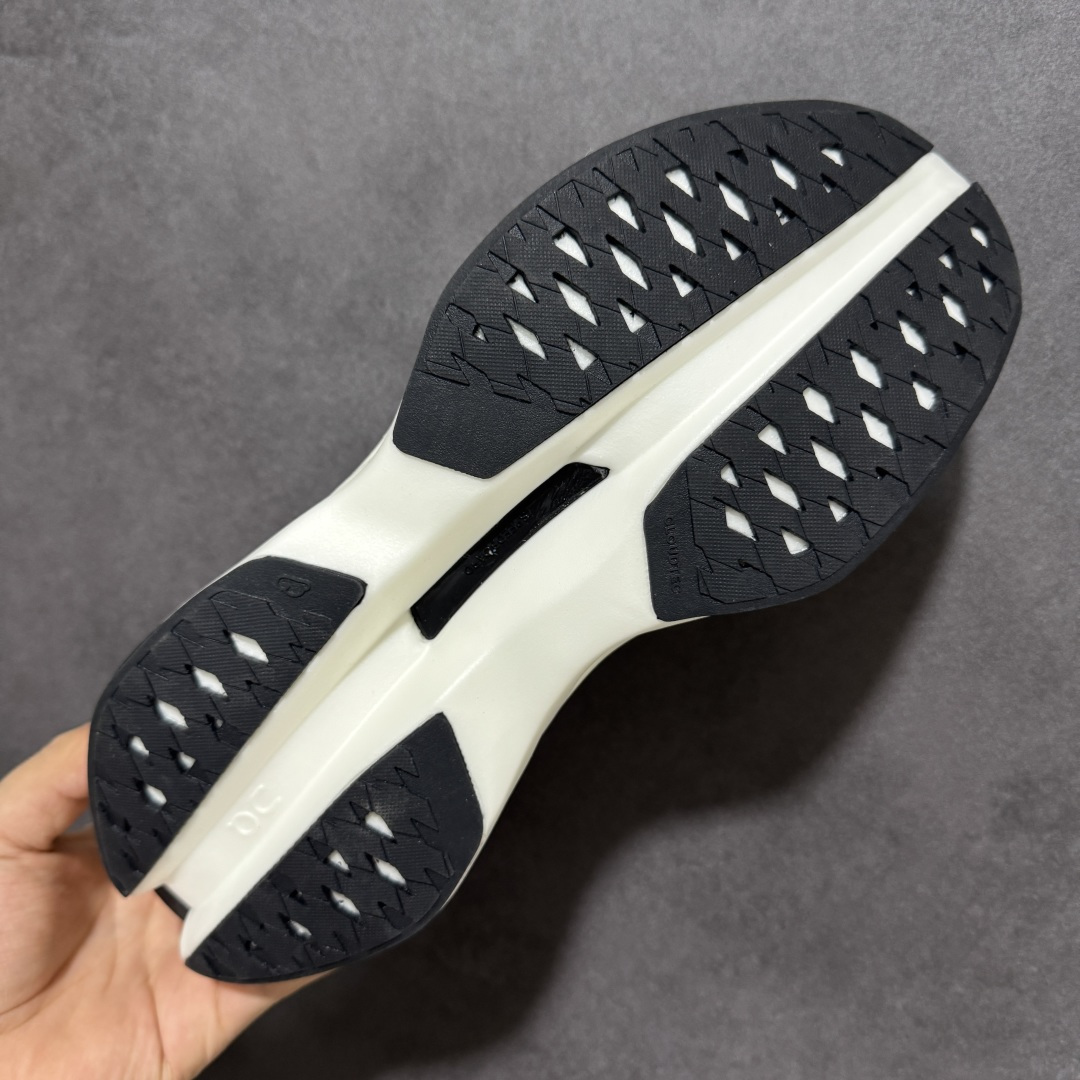 图片[9]-【PZ纯原】On昂跑 Cloudboom Max 系列舒适时尚透气支撑马拉松跑步鞋 纯原版本 做工版型材质非常到位 升级原楦原纸版开发版型 采用半透明轻量化纱网热熔面料材质 搭载双层Helion™泡棉中底 外置耐磨防滑橡胶底片❗️ 采用人体工程超薄透气网织布鞋面材质 搭镂空CloudTec®️科技泡棉缓震(4.5cm厘米)加厚中底 外置耐磨防滑橡胶底片 好看好穿 尺码：​36-45 无半码 ​-选品中心