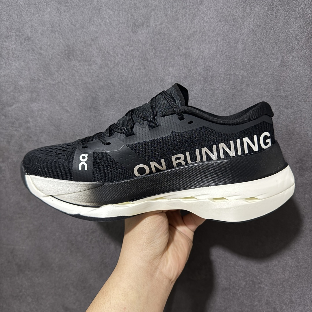 图片[2]-【PZ纯原】On昂跑 Cloudboom Max 系列舒适时尚透气支撑马拉松跑步鞋 纯原版本 做工版型材质非常到位 升级原楦原纸版开发版型 采用半透明轻量化纱网热熔面料材质 搭载双层Helion™泡棉中底 外置耐磨防滑橡胶底片❗️ 采用人体工程超薄透气网织布鞋面材质 搭镂空CloudTec®️科技泡棉缓震(4.5cm厘米)加厚中底 外置耐磨防滑橡胶底片 好看好穿 尺码：​36-45 无半码 ​-选品中心