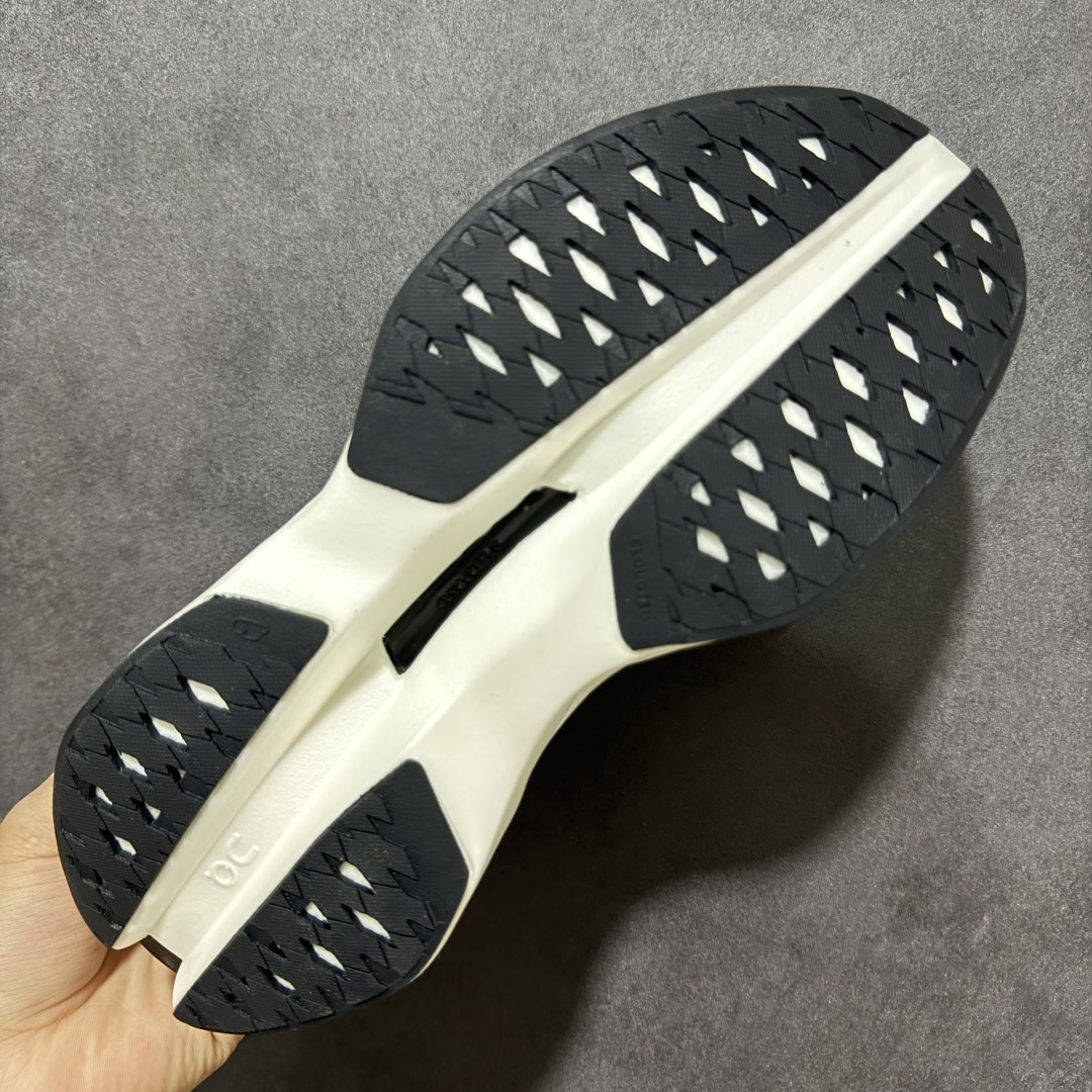 图片[9]-【PZ纯原】On昂跑 Cloudboom Max 系列舒适时尚透气支撑马拉松跑步鞋 纯原版本 做工版型材质非常到位 升级原楦原纸版开发版型 采用半透明轻量化纱网热熔面料材质 搭载双层Helion™泡棉中底 外置耐磨防滑橡胶底片❗️ 采用人体工程超薄透气网织布鞋面材质 搭镂空CloudTec®️科技泡棉缓震(4.5cm厘米)加厚中底 外置耐磨防滑橡胶底片 好看好穿 尺码：​36-45 无半码 ​-选品中心