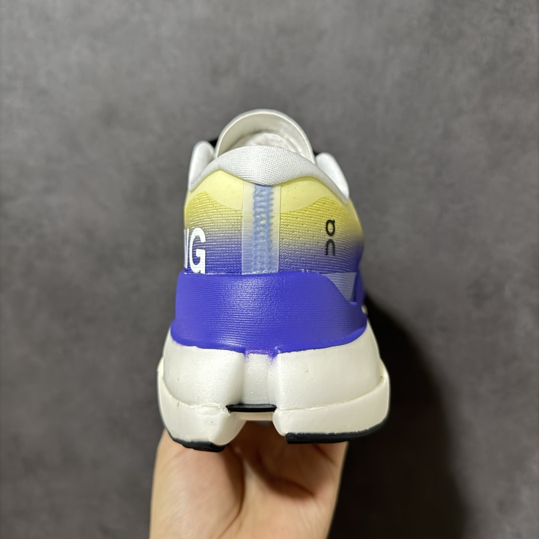 图片[4]-【PZ纯原】On昂跑 Cloudboom Max 系列舒适时尚透气支撑马拉松跑步鞋 纯原版本 做工版型材质非常到位 升级原楦原纸版开发版型 采用半透明轻量化纱网热熔面料材质 搭载双层Helion™泡棉中底 外置耐磨防滑橡胶底片❗️ 采用人体工程超薄透气网织布鞋面材质 搭镂空CloudTec®️科技泡棉缓震(4.5cm厘米)加厚中底 外置耐磨防滑橡胶底片 好看好穿 尺码：​36-45 无半码 ​-选品中心