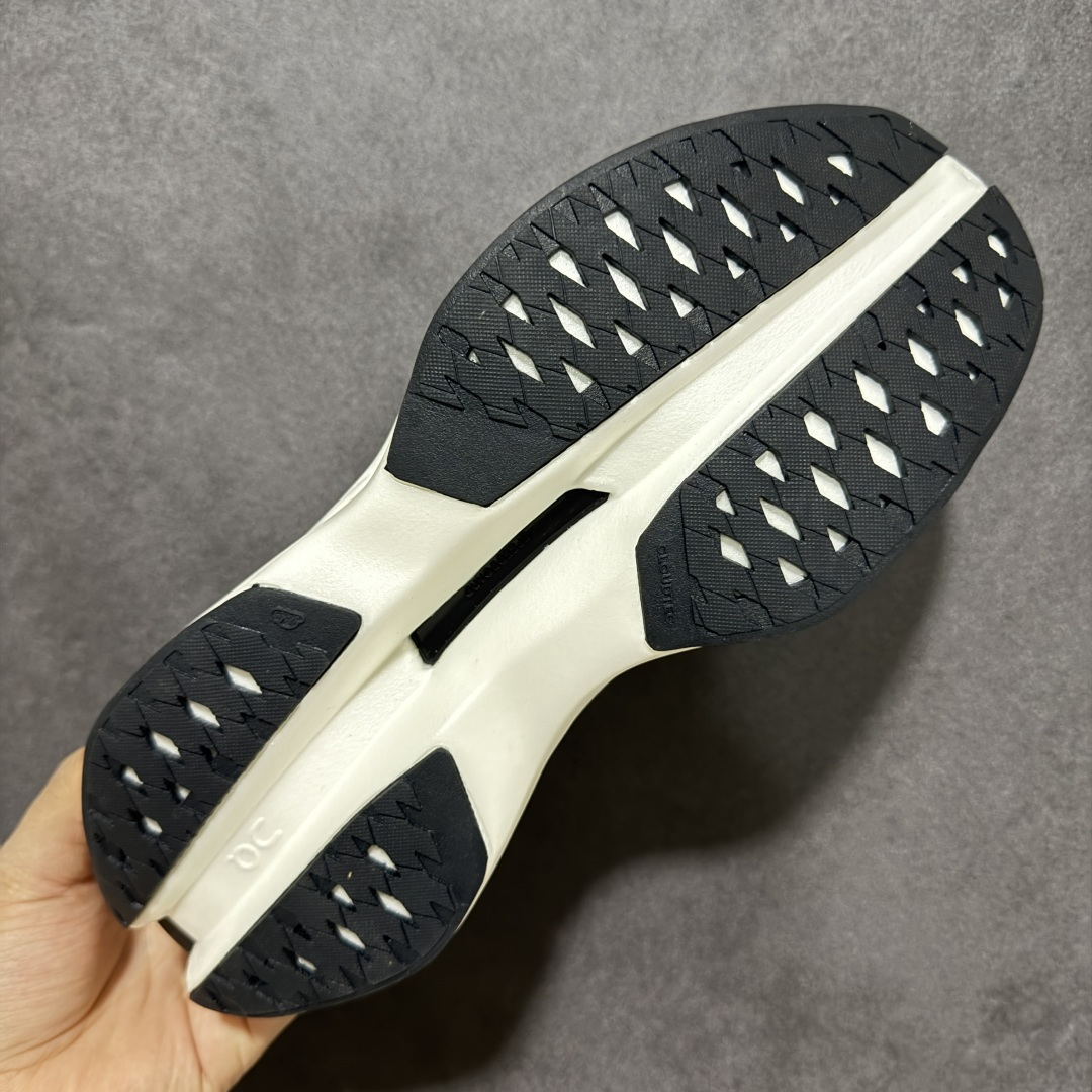 图片[9]-【PZ纯原】On昂跑 Cloudboom Max 系列舒适时尚透气支撑马拉松跑步鞋 纯原版本 做工版型材质非常到位 升级原楦原纸版开发版型 采用半透明轻量化纱网热熔面料材质 搭载双层Helion™泡棉中底 外置耐磨防滑橡胶底片❗️ 采用人体工程超薄透气网织布鞋面材质 搭镂空CloudTec®️科技泡棉缓震(4.5cm厘米)加厚中底 外置耐磨防滑橡胶底片 好看好穿 尺码：​36-45 无半码 ​-选品中心