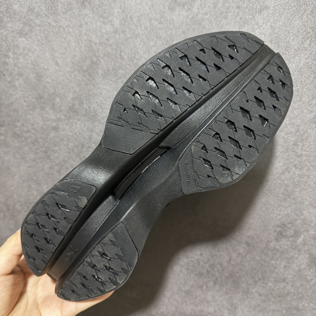 图片[9]-【PZ纯原】On昂跑 Cloudboom Max 系列舒适时尚透气支撑马拉松跑步鞋 纯原版本 做工版型材质非常到位 升级原楦原纸版开发版型 采用半透明轻量化纱网热熔面料材质 搭载双层Helion™泡棉中底 外置耐磨防滑橡胶底片❗️ 采用人体工程超薄透气网织布鞋面材质 搭镂空CloudTec®️科技泡棉缓震(4.5cm厘米)加厚中底 外置耐磨防滑橡胶底片 好看好穿 尺码：​36-45 无半码 ​-选品中心