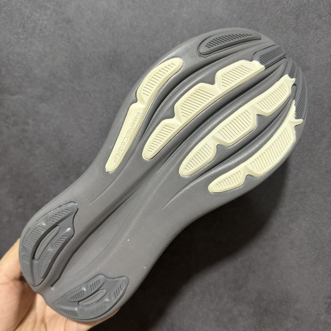 图片[9]-【公司级】Asics GEL-NIMBUS 28复古单品 ASICS(亚瑟士） 是日本实业家鬼冢喜八郎创立的跑鞋运动品牌，名宇想法源自著名的拉丁谚语“AnimaSana In Corpore Sano”，意为“健全的精神寓于强健的体魄”。正如其名字的含义，ASICS亚瑟士一直坚信保持身体的健康与活力是打造健康快乐的生活方式的最佳途径。亚瑟士的跑鞋、篮球鞋等系列集专业与美貌于一身，拥有极高的热度 货号：1011C268-021 尺码：36 37 37.5 38 39 39.5 40 40.5 41.5 42 42.5 43.5 44 45 46 47-选品中心