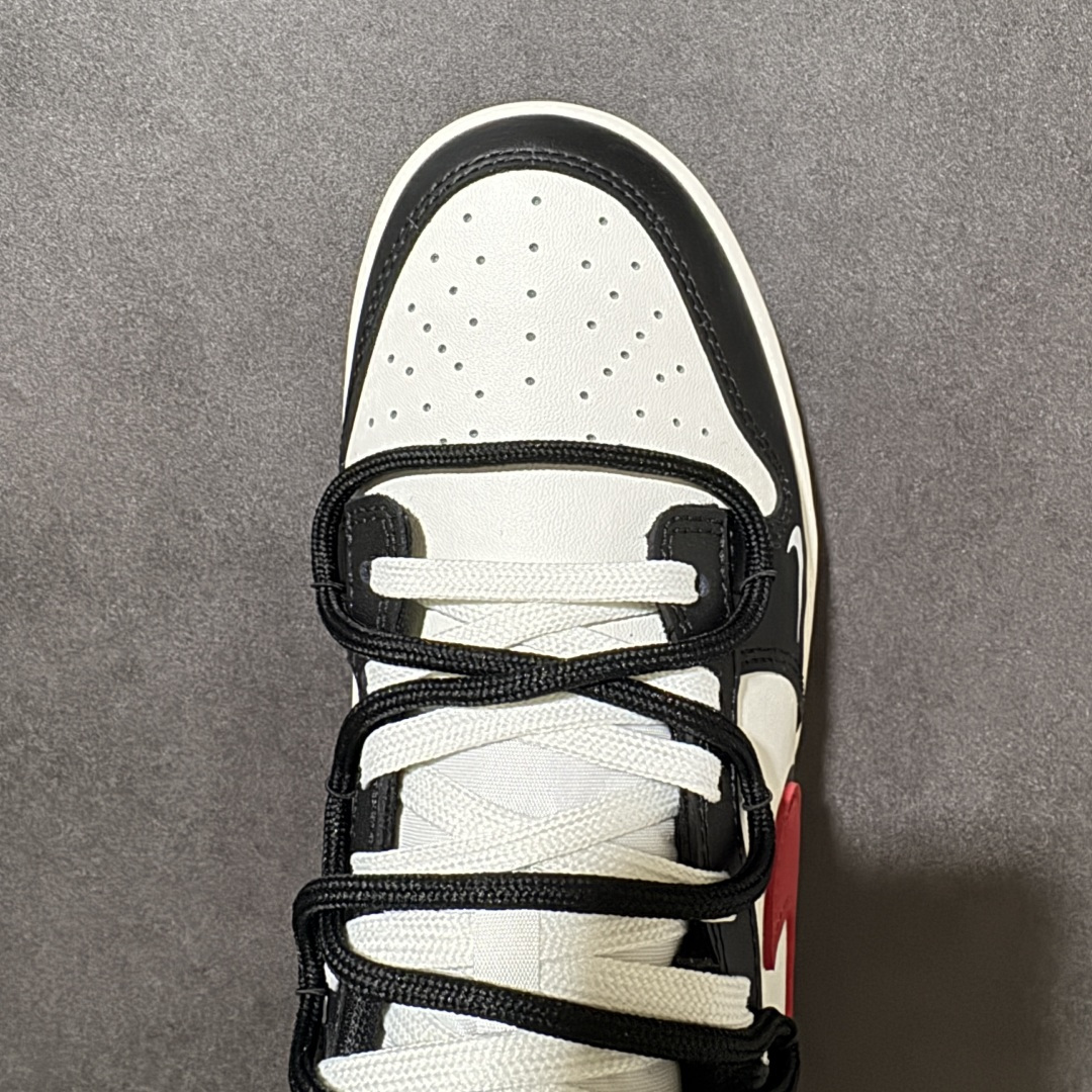 图片[5]-【公司级】NIKE DUNK SB LOW 全新配色 SB顾名思义，具有经典的Dunk血缘，又注入了更多的时尚元素。相较于普通的Dunk滑板鞋，改良版的Dunk SB加厚了鞋舌的填充，使舒适性大大提升，同时也更方便穿脱；中底部分则加入了脚感柔软舒适Zoom Air气垫，有效吸收滑板等极限运动在落地时带来的冲击力，为街头运动者们提供更好的保护 货号：BR0620-121 尺码：40 40.5 41 42 42.5 43 44 44.5 45 46-选品中心