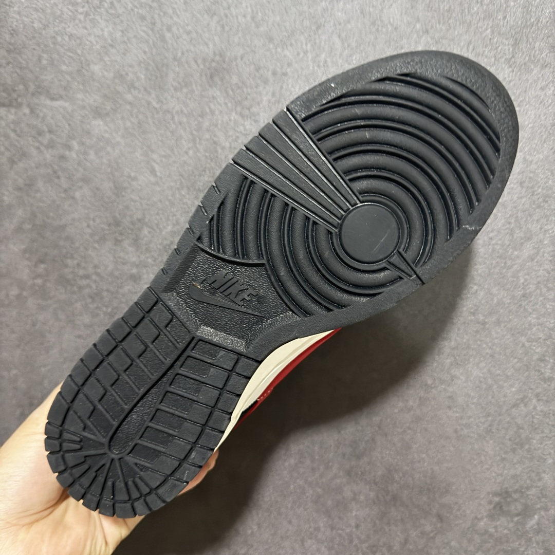 图片[9]-【公司级】NIKE DUNK SB LOW 全新配色 SB顾名思义，具有经典的Dunk血缘，又注入了更多的时尚元素。相较于普通的Dunk滑板鞋，改良版的Dunk SB加厚了鞋舌的填充，使舒适性大大提升，同时也更方便穿脱；中底部分则加入了脚感柔软舒适Zoom Air气垫，有效吸收滑板等极限运动在落地时带来的冲击力，为街头运动者们提供更好的保护 货号：BR0620-121 尺码：40 40.5 41 42 42.5 43 44 44.5 45 46-选品中心