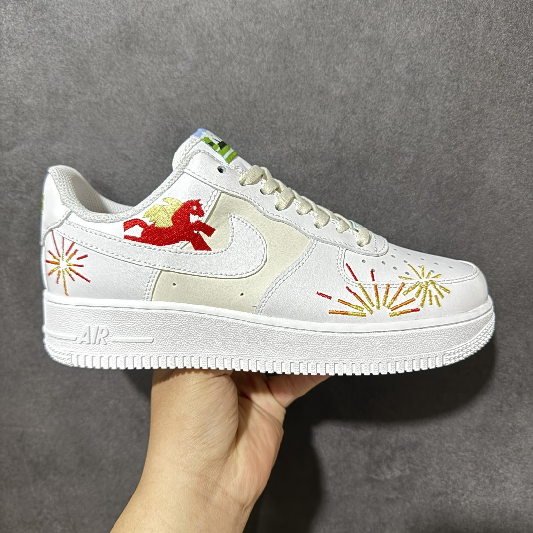 特价【定制版】NIKE AIR FORCE 1 空军马年限定 原楦头原纸板 打造纯正低帮空军版型 货号:IQ1133-111 尺码:36 36.5 37.5 38 38.5 39 40 40.5 41 42 42.5 43 44 45-选品中心