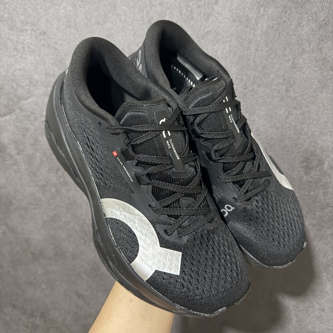 【PZ纯原】On昂跑 Cloudboom Max 系列舒适时尚透气支撑马拉松跑步鞋 纯原版本 做工版型材质非常到位 升级原楦原纸版开发版型 采用半透明轻量化纱网热熔面料材质 搭载双层Helion™泡棉中底 外置耐磨防滑橡胶底片❗️ 采用人体工程超薄透气网织布鞋面材质 搭镂空CloudTec®️科技泡棉缓震(4.5cm厘米)加厚中底 外置耐磨防滑橡胶底片 好看好穿 尺码:36-45 无半码 -选品中心