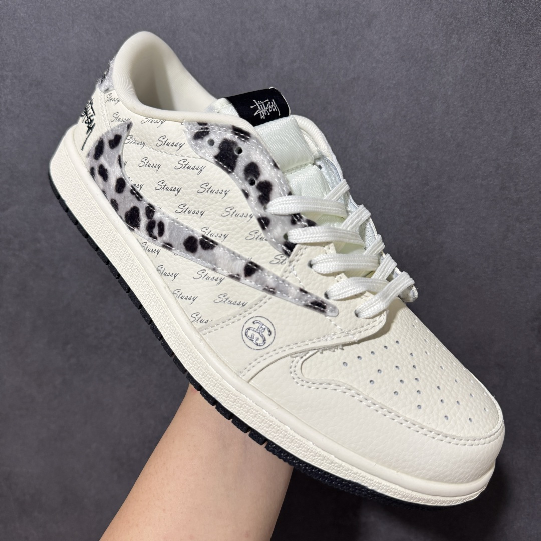 图片[3]-【定制版】Nike Air Jordan 1 Low（斯图西联名） 乔丹倒勾 爆款高端定制 米白荔枝纹碰撞灰色豹纹，Stussy手写Logo铺满鞋身，金属吊牌点睛挂着街头魂。美式复古与亚文化的碰撞，每一步都是潮流宣言。定制鞋盒 超高清洁度 细节完美 货号：XJ0979-001 尺码：36 36.5 37.5 38 38.5 39 40 40.5 41 42 42.5 43 44 44.5 45-选品中心