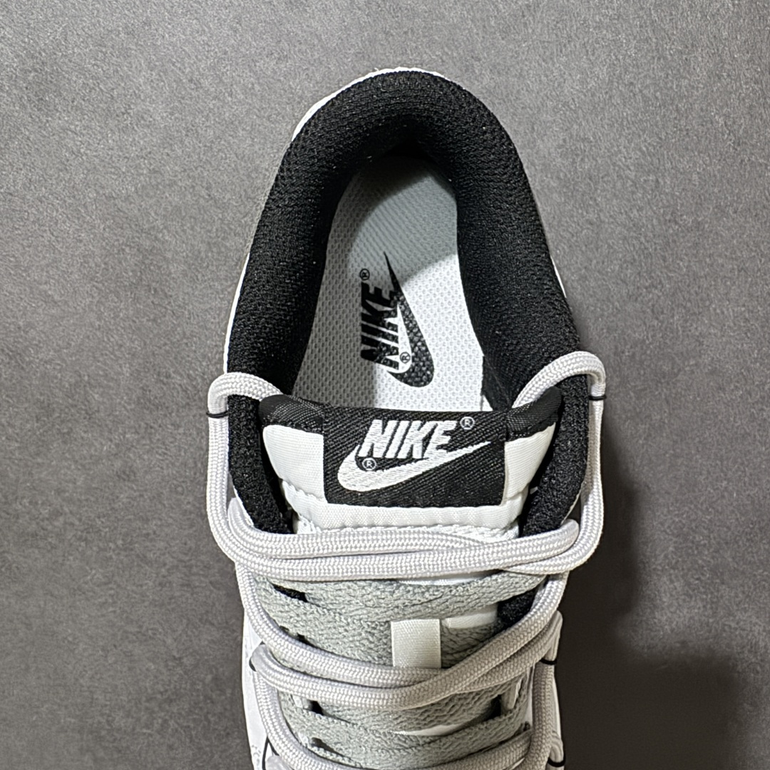 图片[6]-【YC版本】NIKE DUNK SB LOW 全新配色 SB顾名思义，具有经典的Dunk血缘，又注入了更多的时尚元素。相较于普通的Dunk滑板鞋，改良版的Dunk SB加厚了鞋舌的填充，使舒适性大大提升，同时也更方便穿脱；中底部分则加入了脚感柔软舒适Zoom Air气垫，有效吸收滑板等极限运动在落地时带来的冲击力，为街头运动者们提供更好的保护 货号：CW1590-100 尺码：35.5 36 36.5 37.5 38 38.5 39 40-选品中心