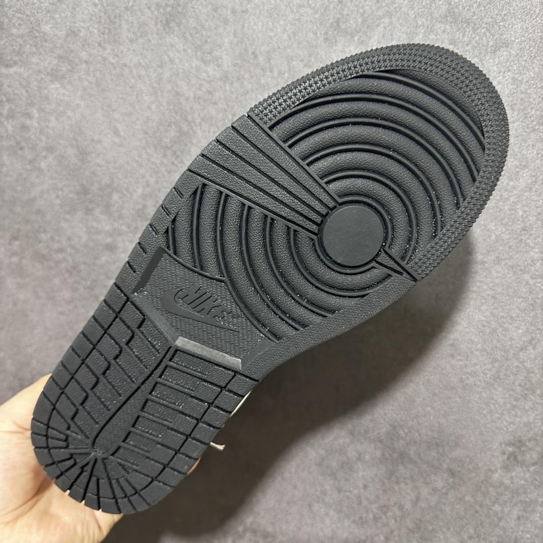 图片[9]-【H11纯原】Nike Air Jordan 1 Low SE AJ1 乔一 舒适贴合 防滑耐磨 低帮 复古篮球鞋 货号：553560-045 尺码：35.5 36 36.5 37.5 38 38.5 39 40 40.5 41 42 42.5 43 44 45 46 47.5 48.5 #H11顶级纯原 纯原外贸平台特供订单 #全套原纸板楦头开发 #原厂特供材料配套加持 #确保原汁原味 完美呈现版型 #原档数据独家私模大底 #男女鞋同步官方开发至47.5 #原装进口轻量化鞋垫 #进口港宝加持 后跟自然饱满 还原公司包裹性 #鞋面采用原装数据贴合技术 #全方位贴合包裹脚型 #鞋跟部鞋底牵引设计 #提供强大的抓地性能 #更适应不同实战场地路面-选品中心